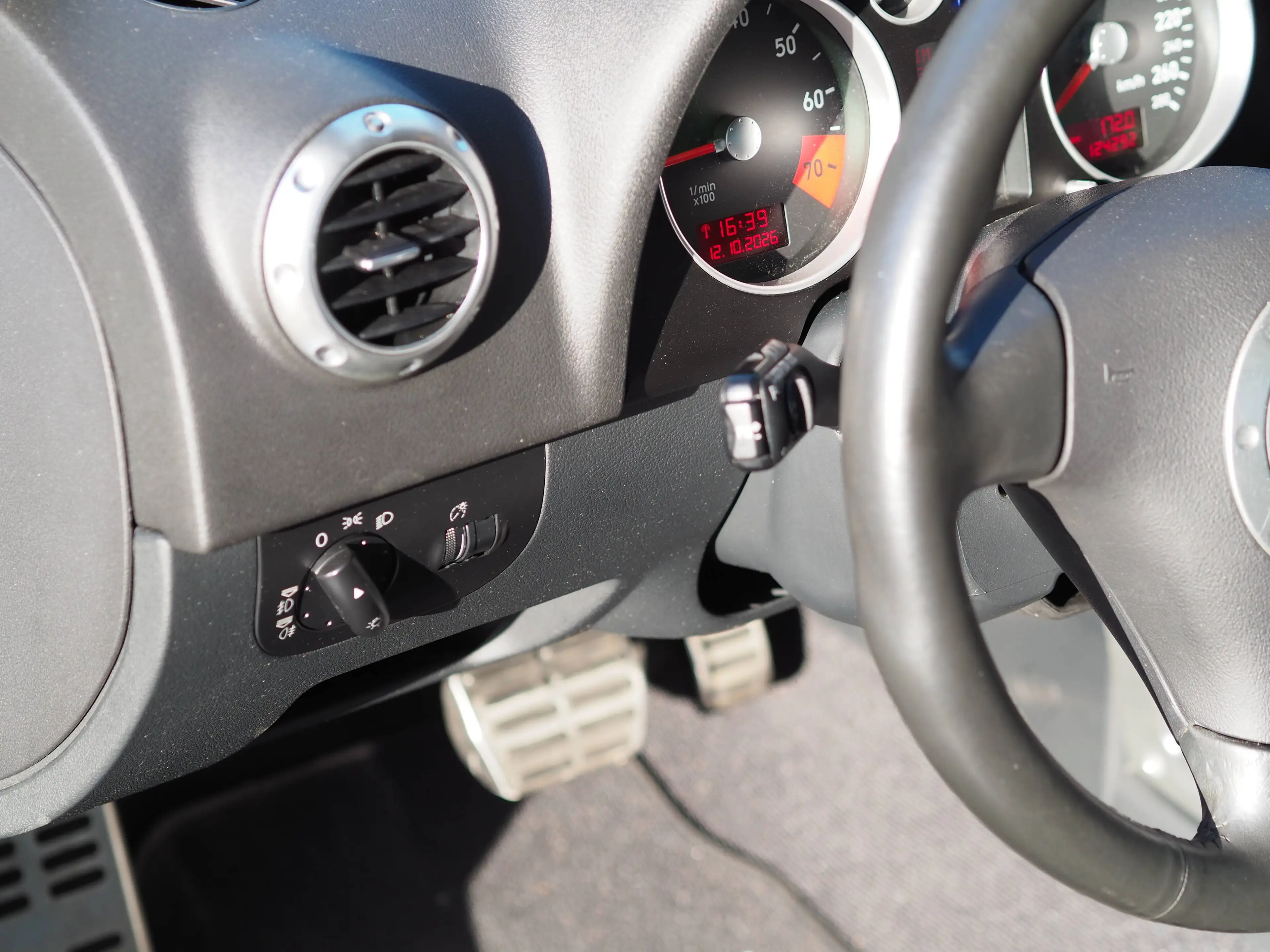 Audi TT TT Coupe 3.2 quattro DSG — photo 14