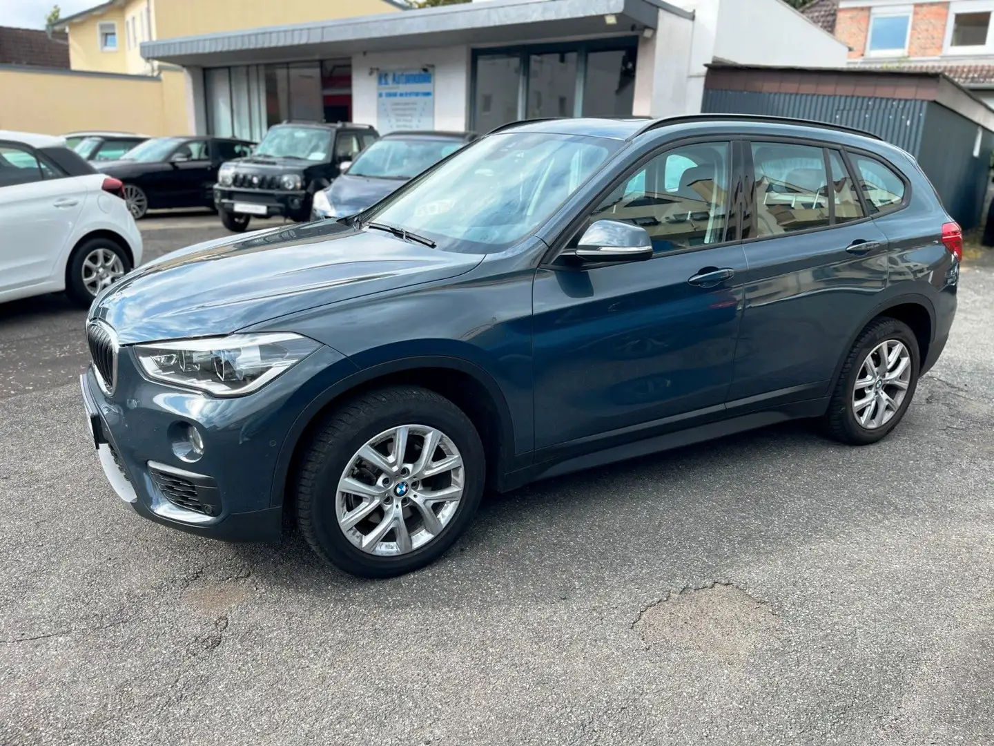 BMW X1 xDrive 18 d Advantage*1.Hd*Pano*Navi*gepflegt Grau - 1