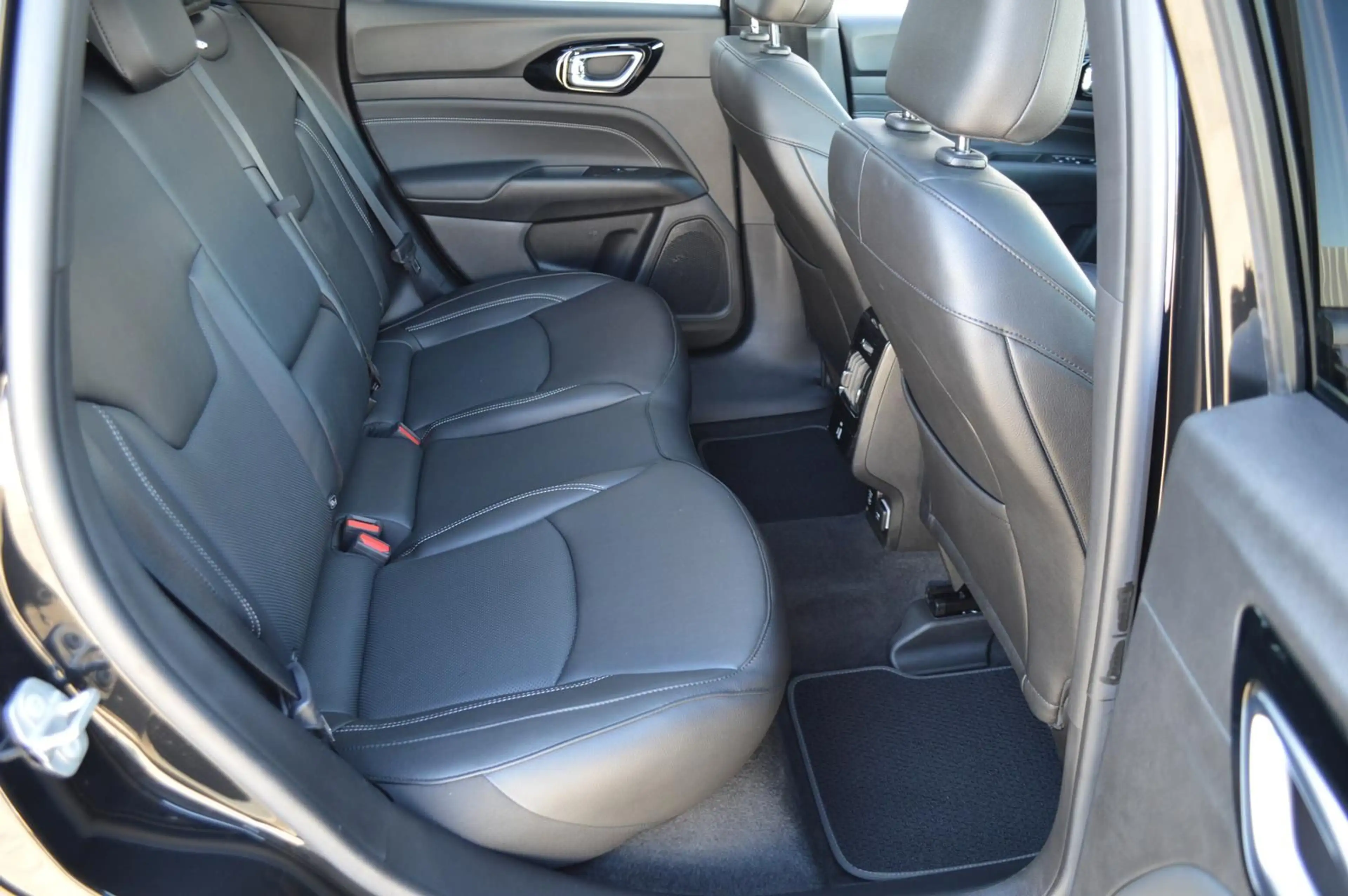 Jeep Compass 80th Anniv.*360°*LED*Leder*Pano*Mem*Virt — photo 9