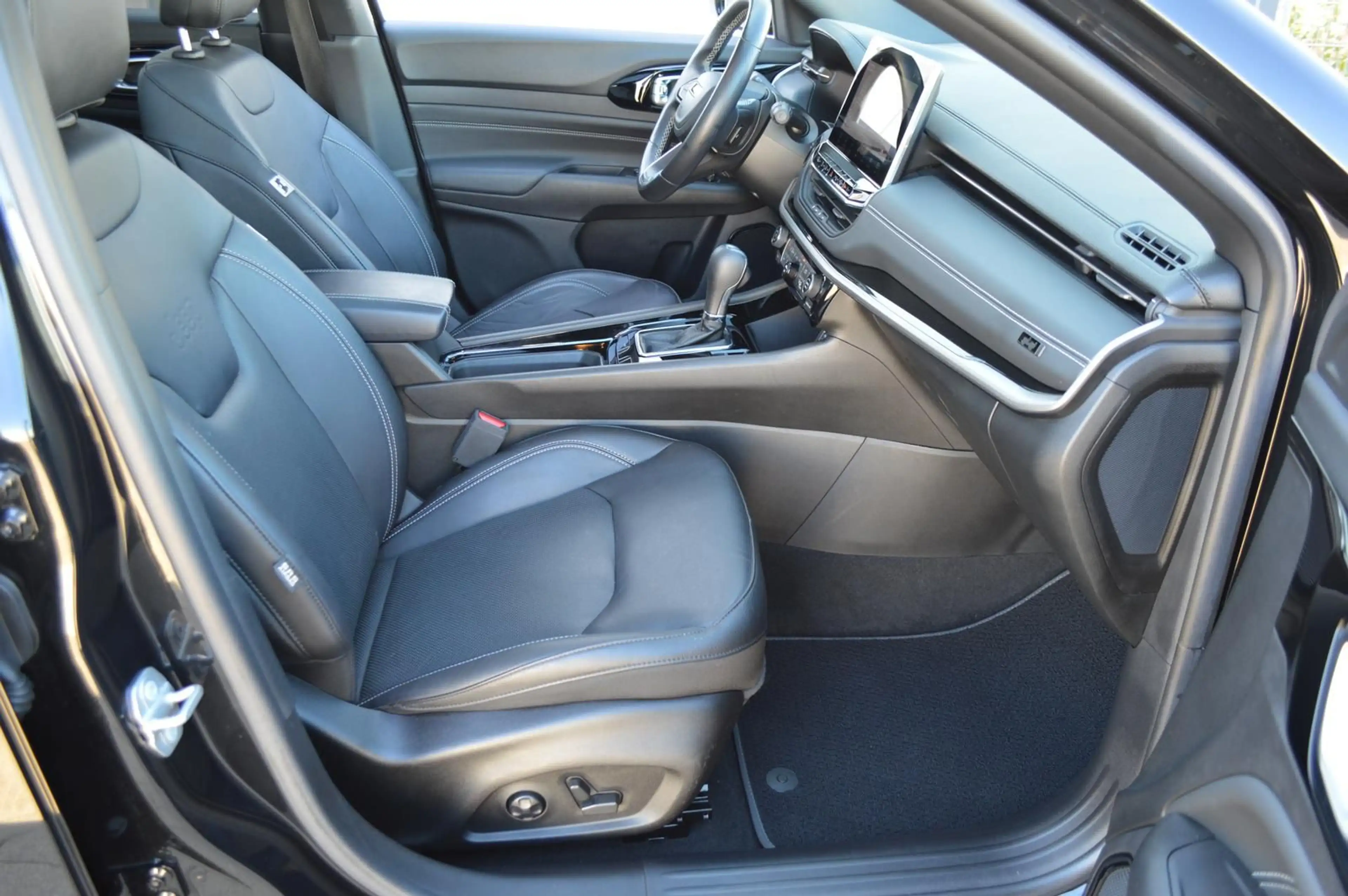 Jeep Compass 80th Anniv.*360°*LED*Leder*Pano*Mem*Virt — photo 8