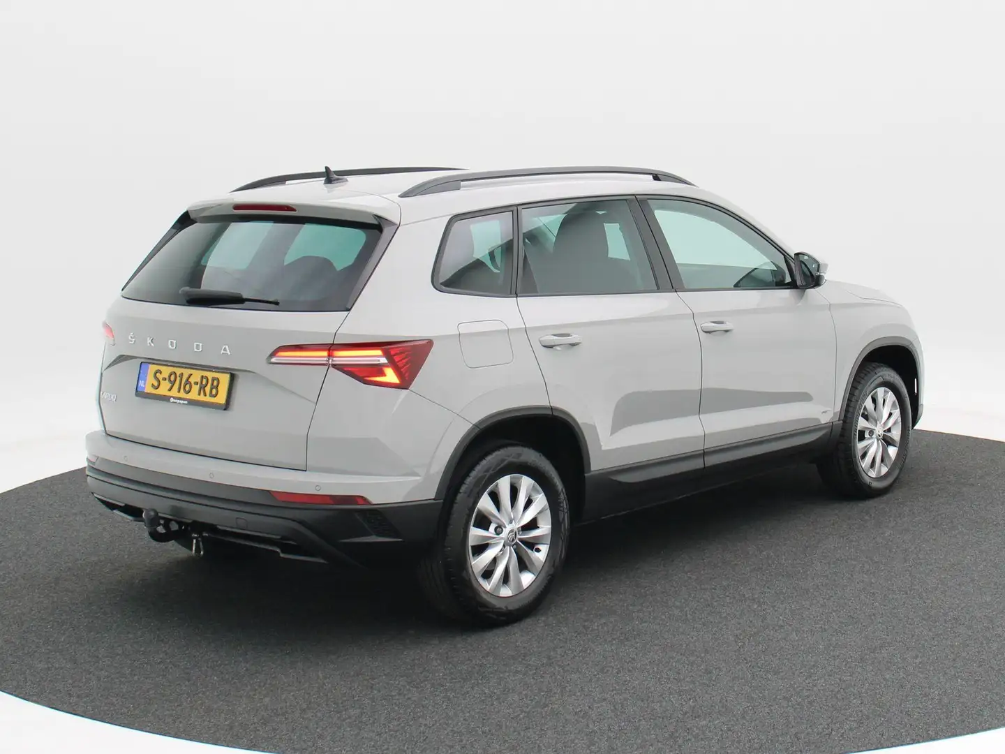 Skoda Karoq 1.0 TSi 110 Pk Business Edition | Navigatie | Trek Gris - 2
