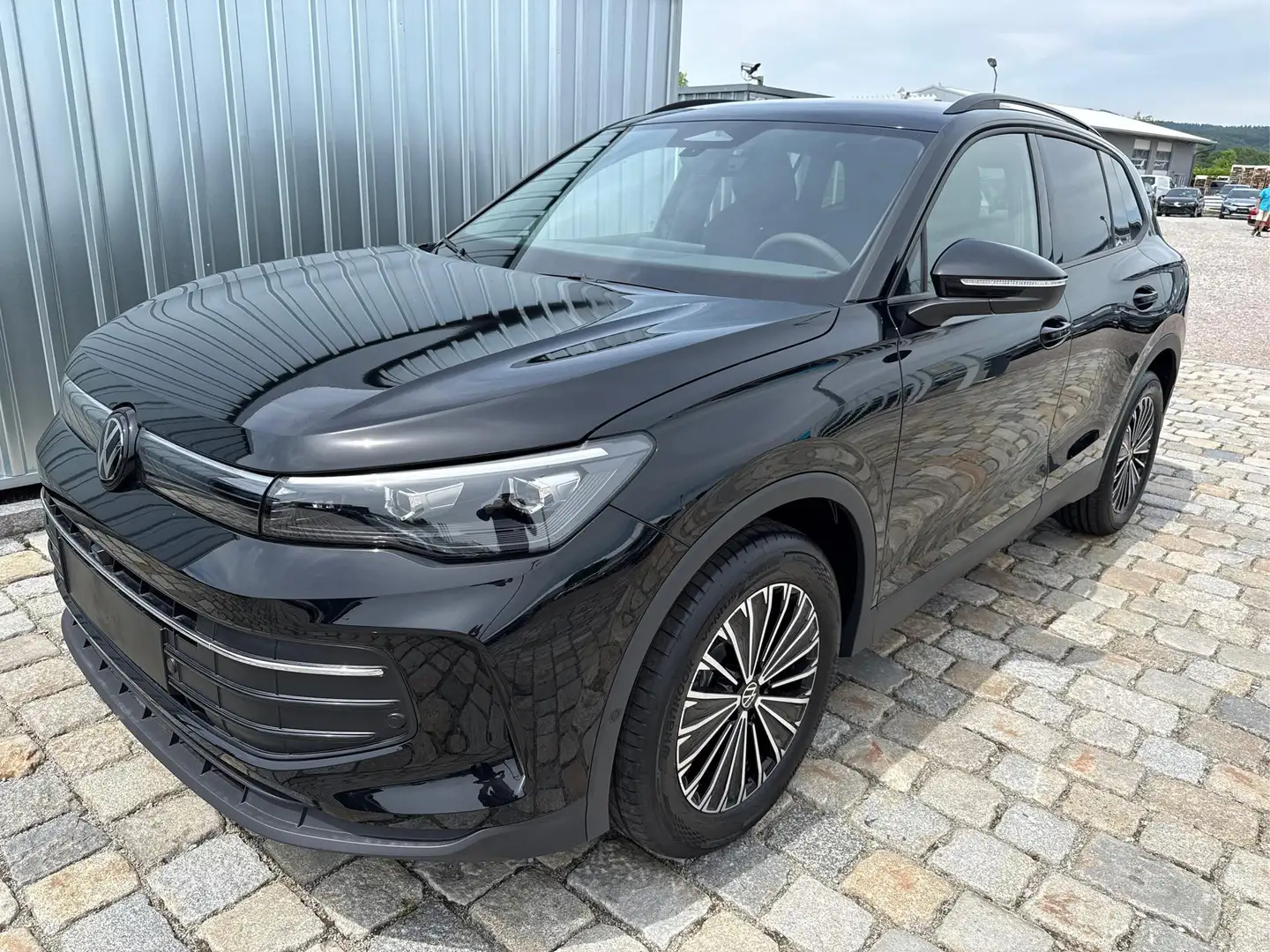 Volkswagen Tiguan Prime Edition 1.5 eTSI MHEV 7-Gang-DSG-110kW/15... Schwarz - 1