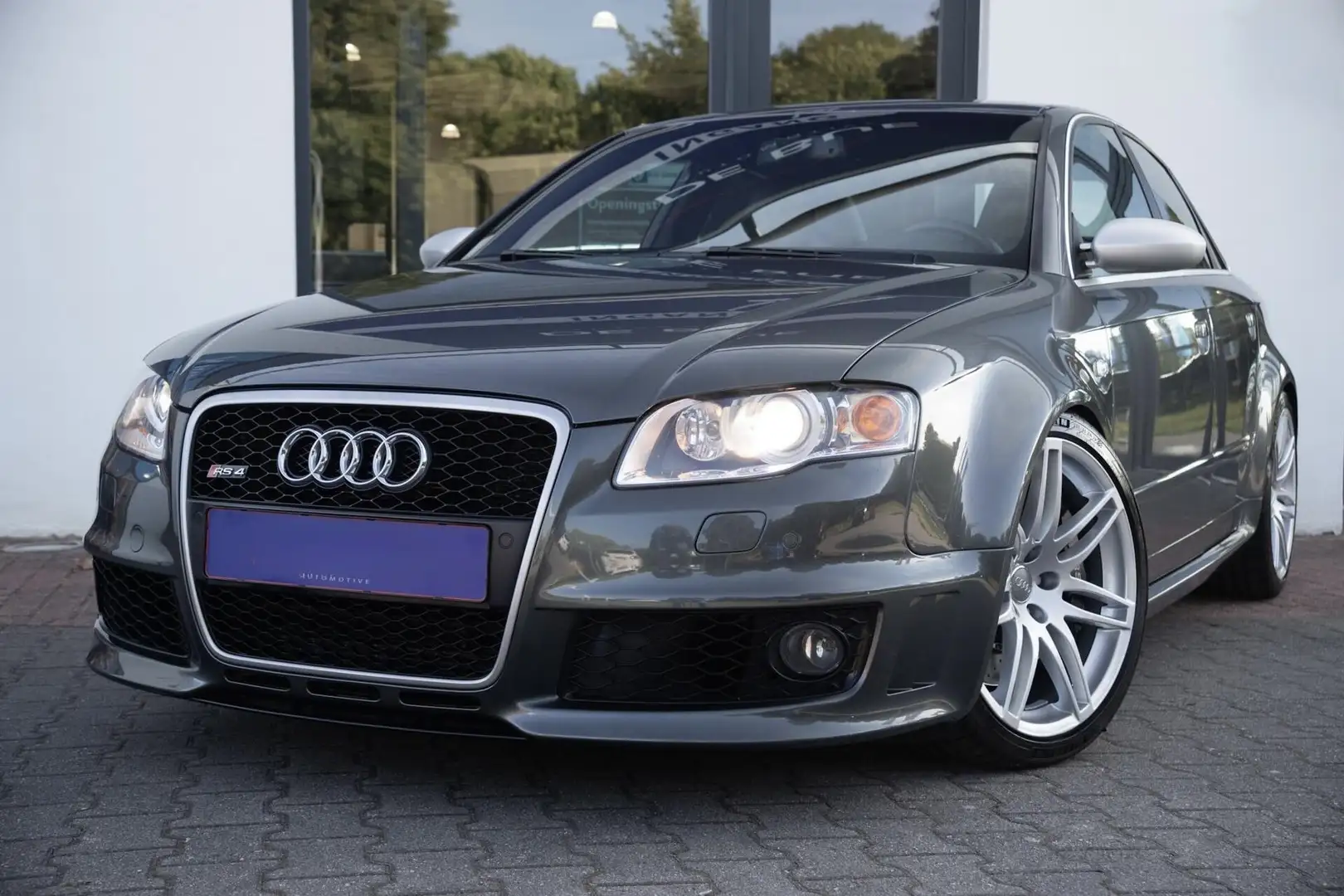 Audi RS4 4,2 V8 quattro Grau - 2
