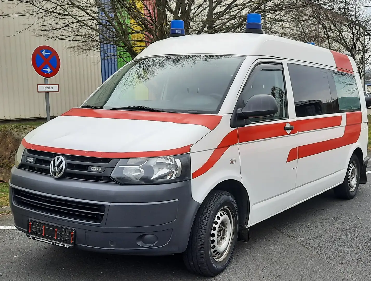 Volkswagen T5 tdi Krankenwagen KTW mittl. HD, Automatik Weiß - 1