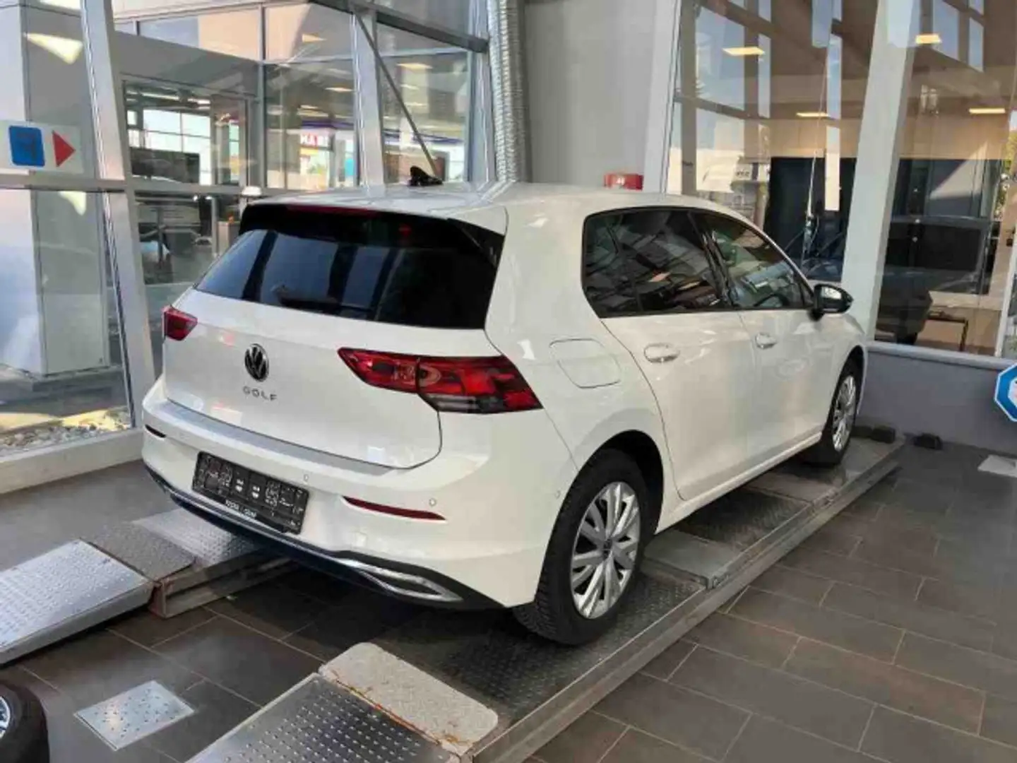 Volkswagen Golf Active 2.0 TDI LED Navi Stdhzg RFK ACC SHZ Weiß - 2