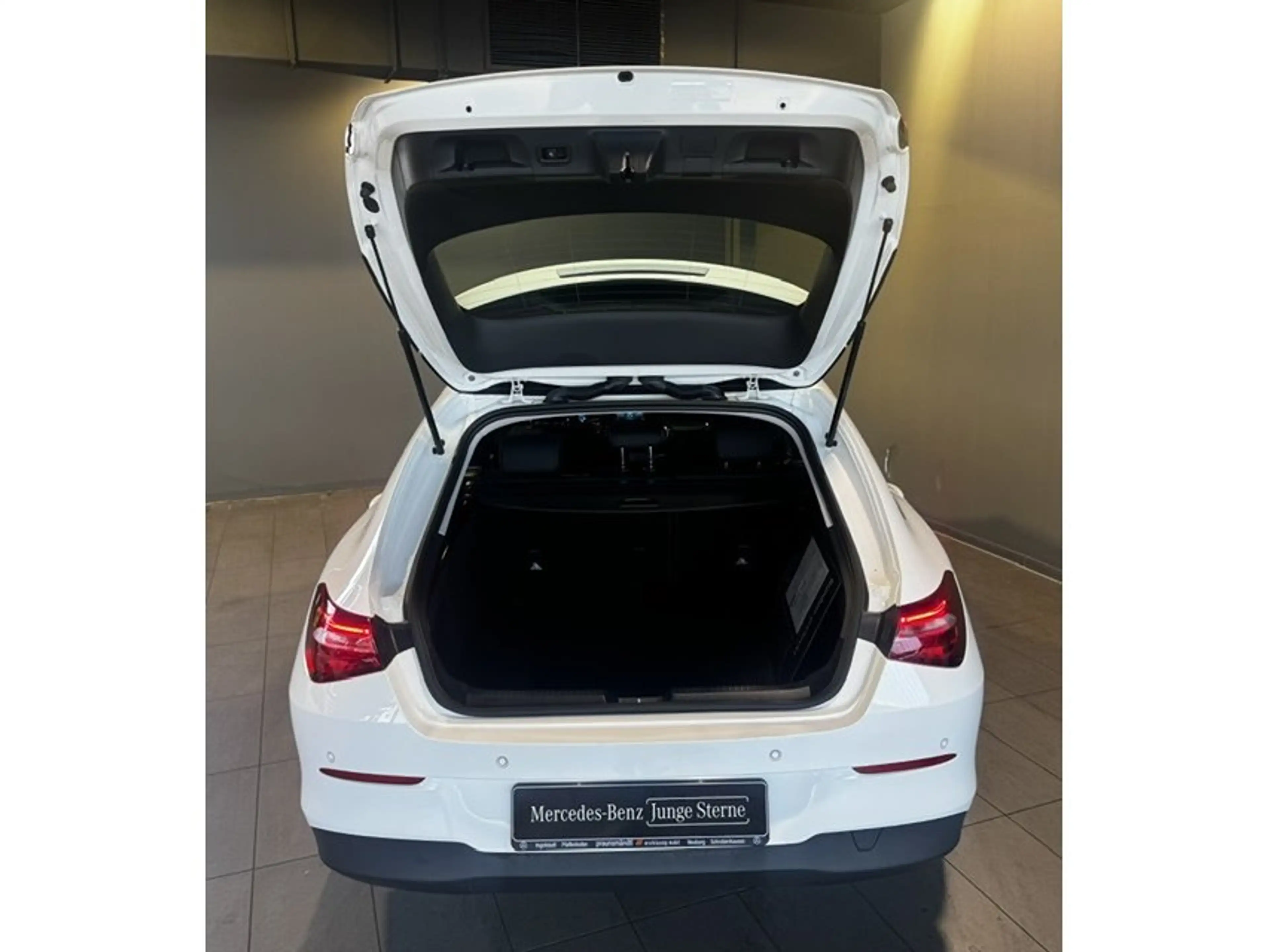 Mercedes-Benz CLA 180 d 8-ATG AHK/Dist/PTS/MBUX/SHZ/LMR17"/NAV — photo 3