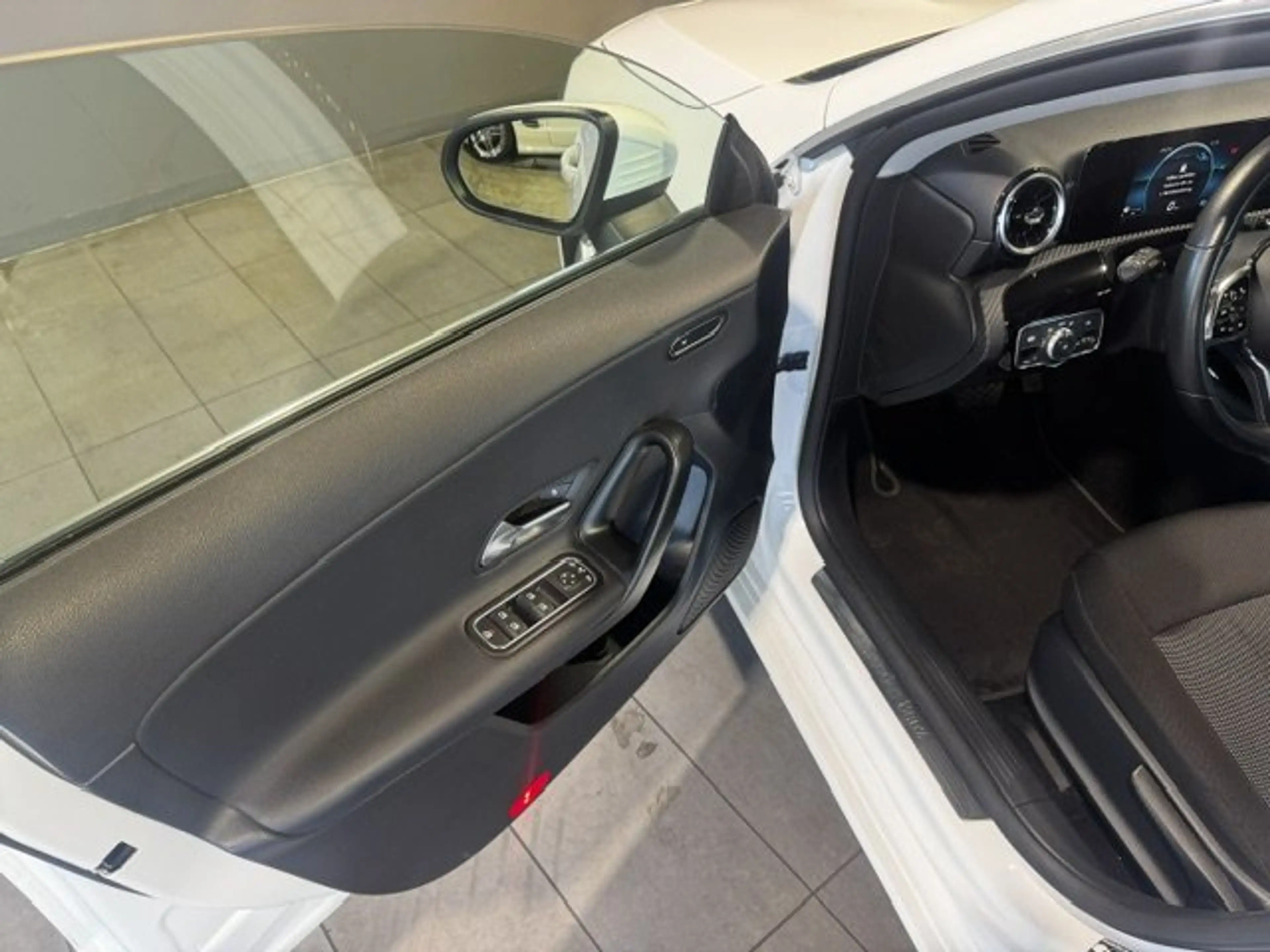 Mercedes-Benz CLA 180 d 8-ATG AHK/Dist/PTS/MBUX/SHZ/LMR17"/NAV — photo 11