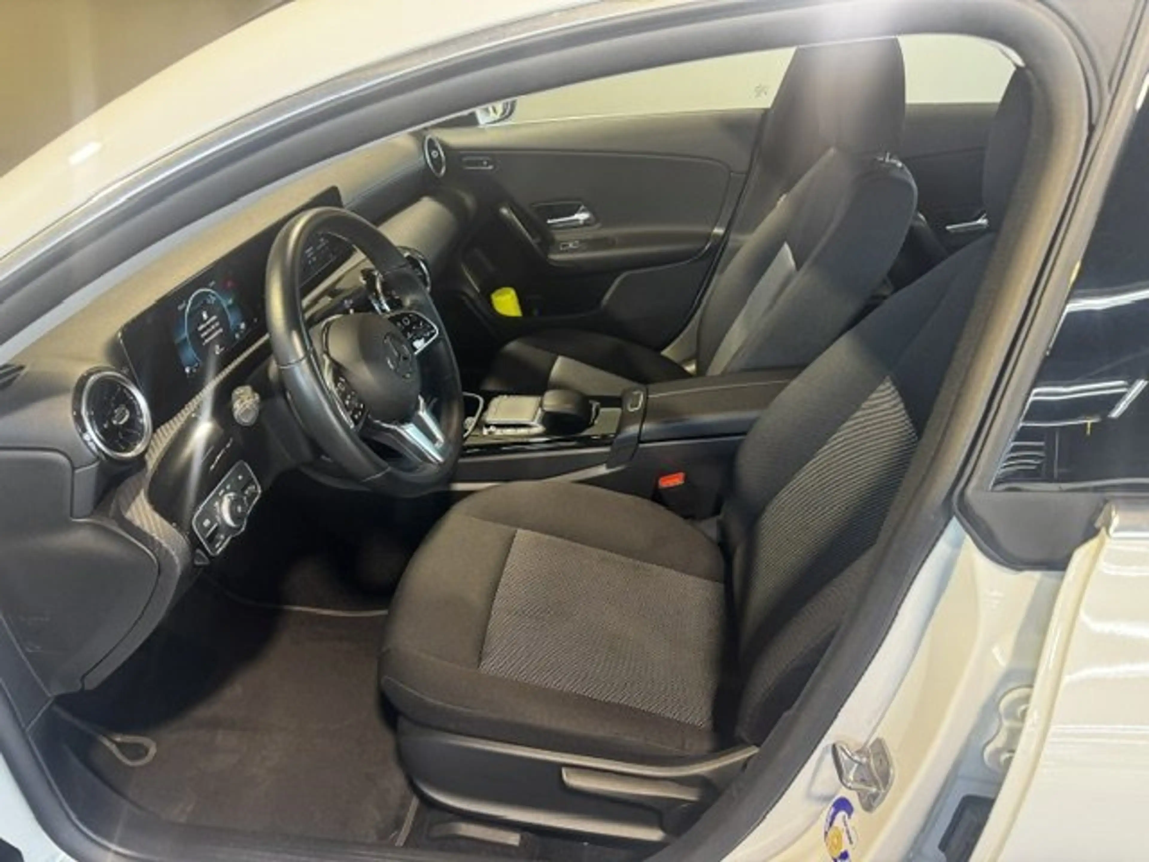 Mercedes-Benz CLA 180 d 8-ATG AHK/Dist/PTS/MBUX/SHZ/LMR17"/NAV — photo 8