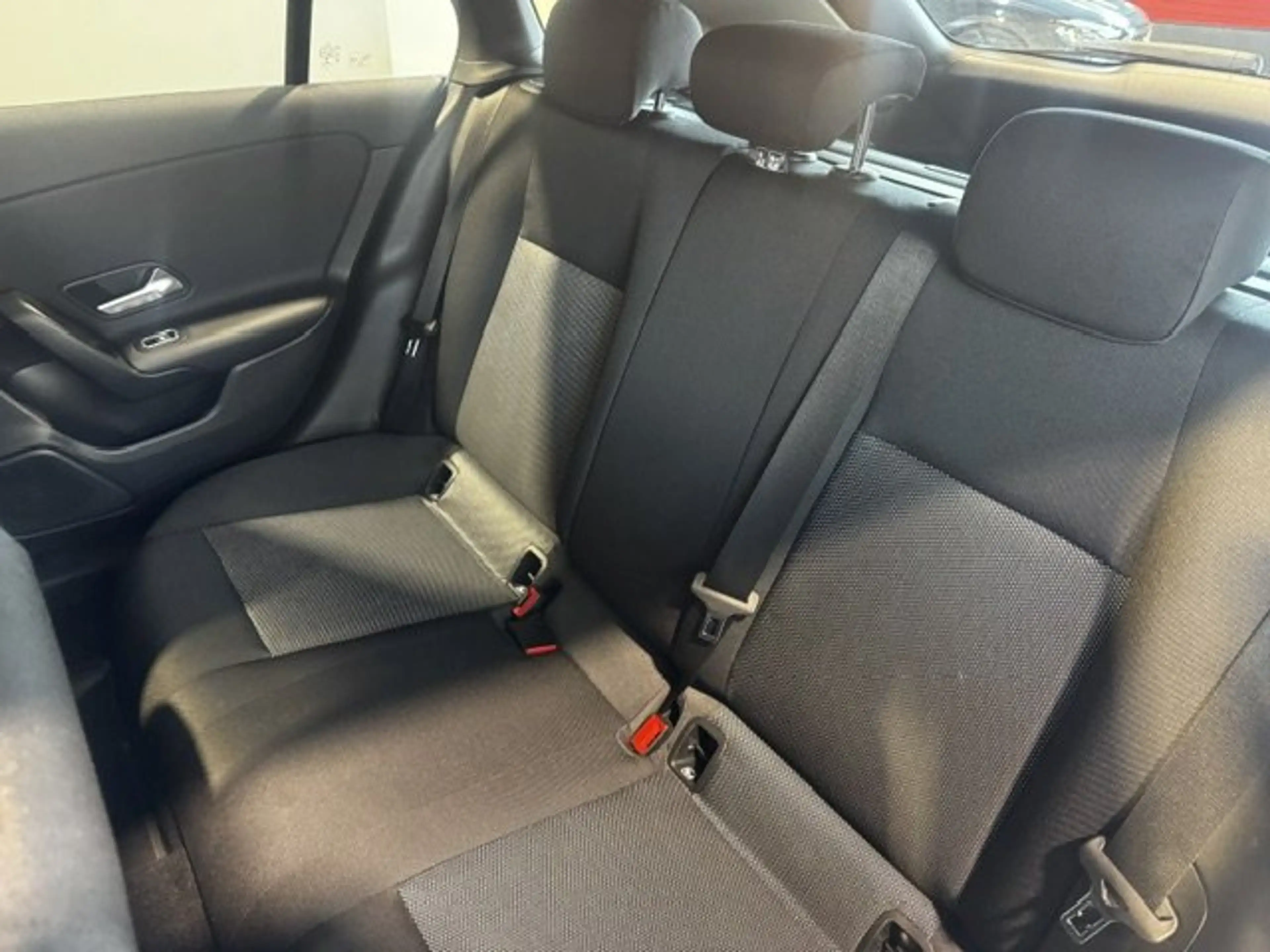 Mercedes-Benz CLA 180 d 8-ATG AHK/Dist/PTS/MBUX/SHZ/LMR17"/NAV — photo 10
