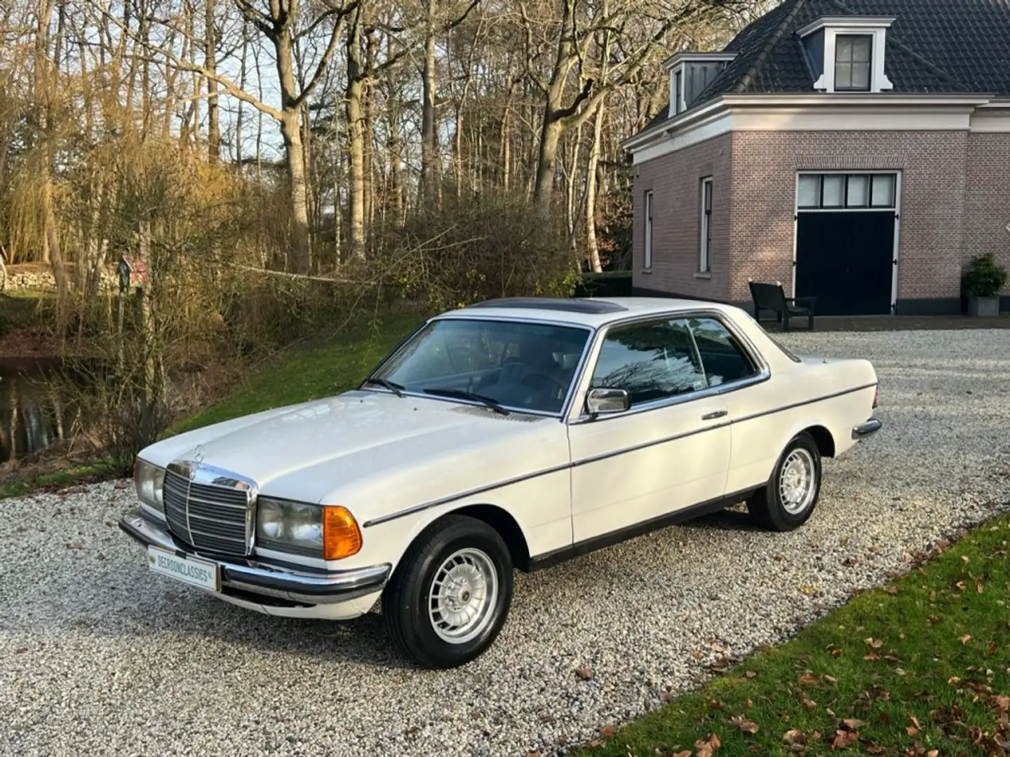 Mercedes-Benz 280 Coupe 1978 Origineel NL 82.500km NAP 3e eig. Autom Blanc - 1