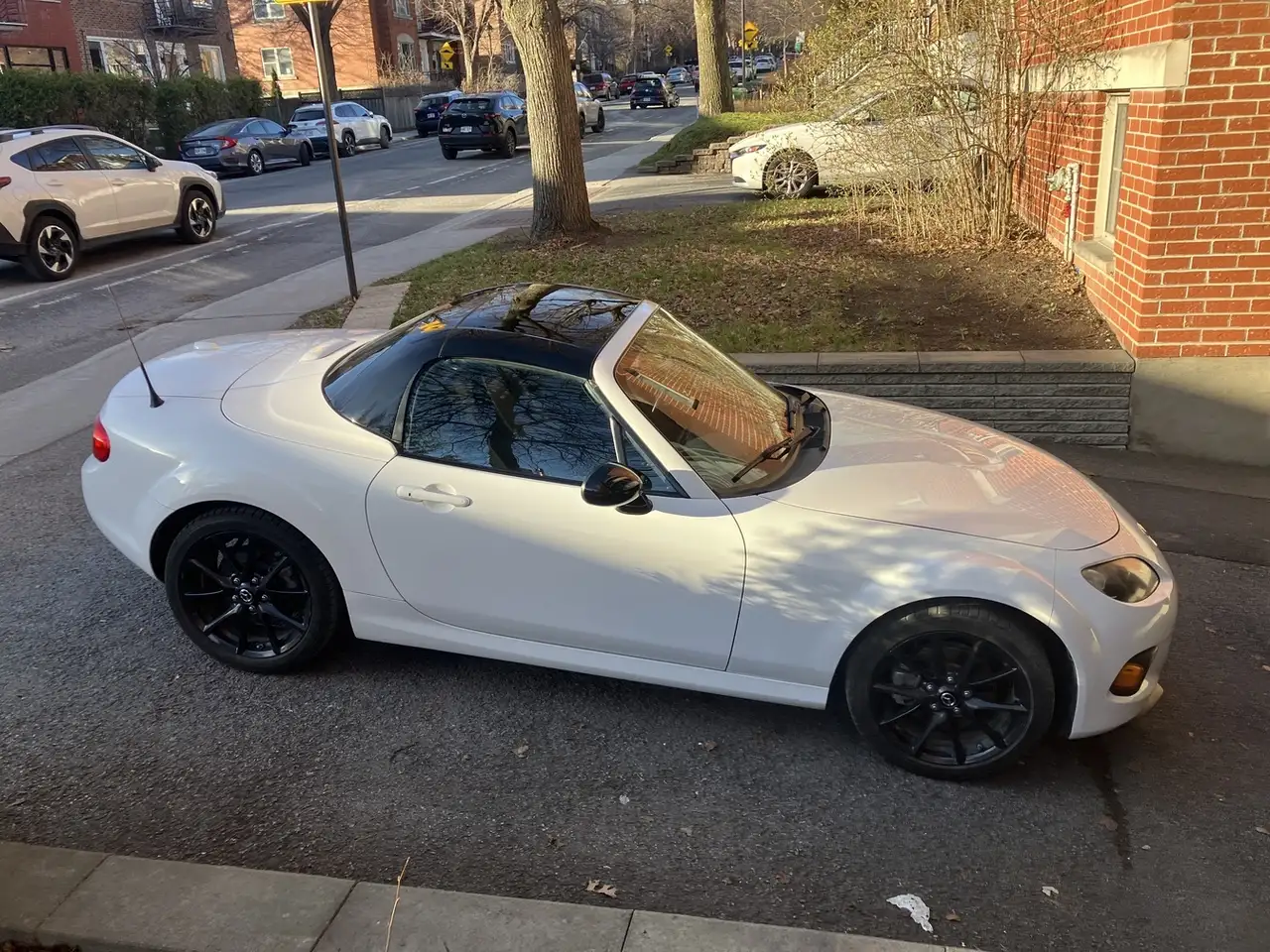 Mazda MX-5 Miata снимка Mazda MX-5 Miata