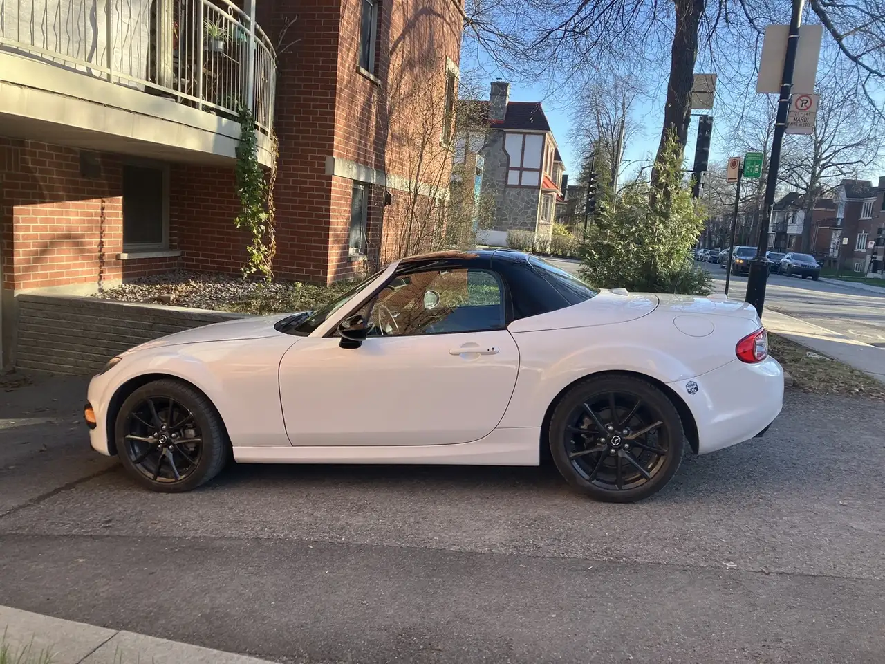 Mazda MX-5 Miata снимка Mazda MX-5 Miata
