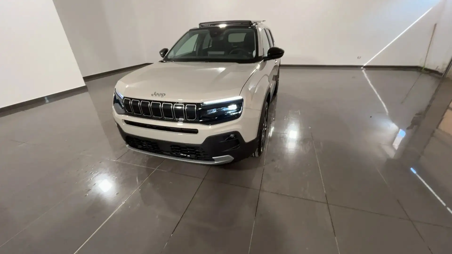 Jeep Avenger Avenger 1.2t e-hybrid Summit 100cv edct6 Béžová - 1