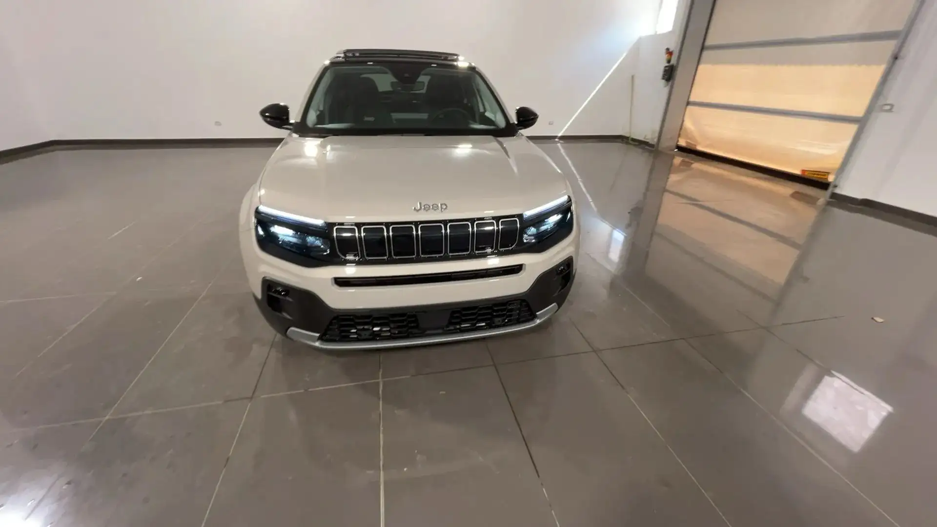 Jeep Avenger Avenger 1.2t e-hybrid Summit 100cv edct6 Béžová - 2