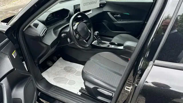 Peugeot 2008 view 9