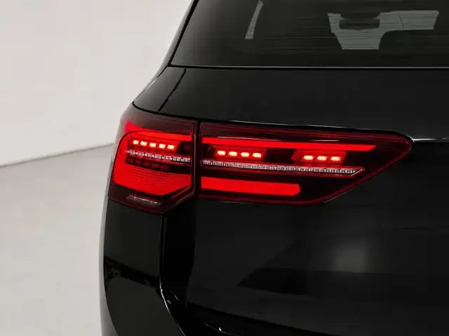 Volkswagen Golf view 6
