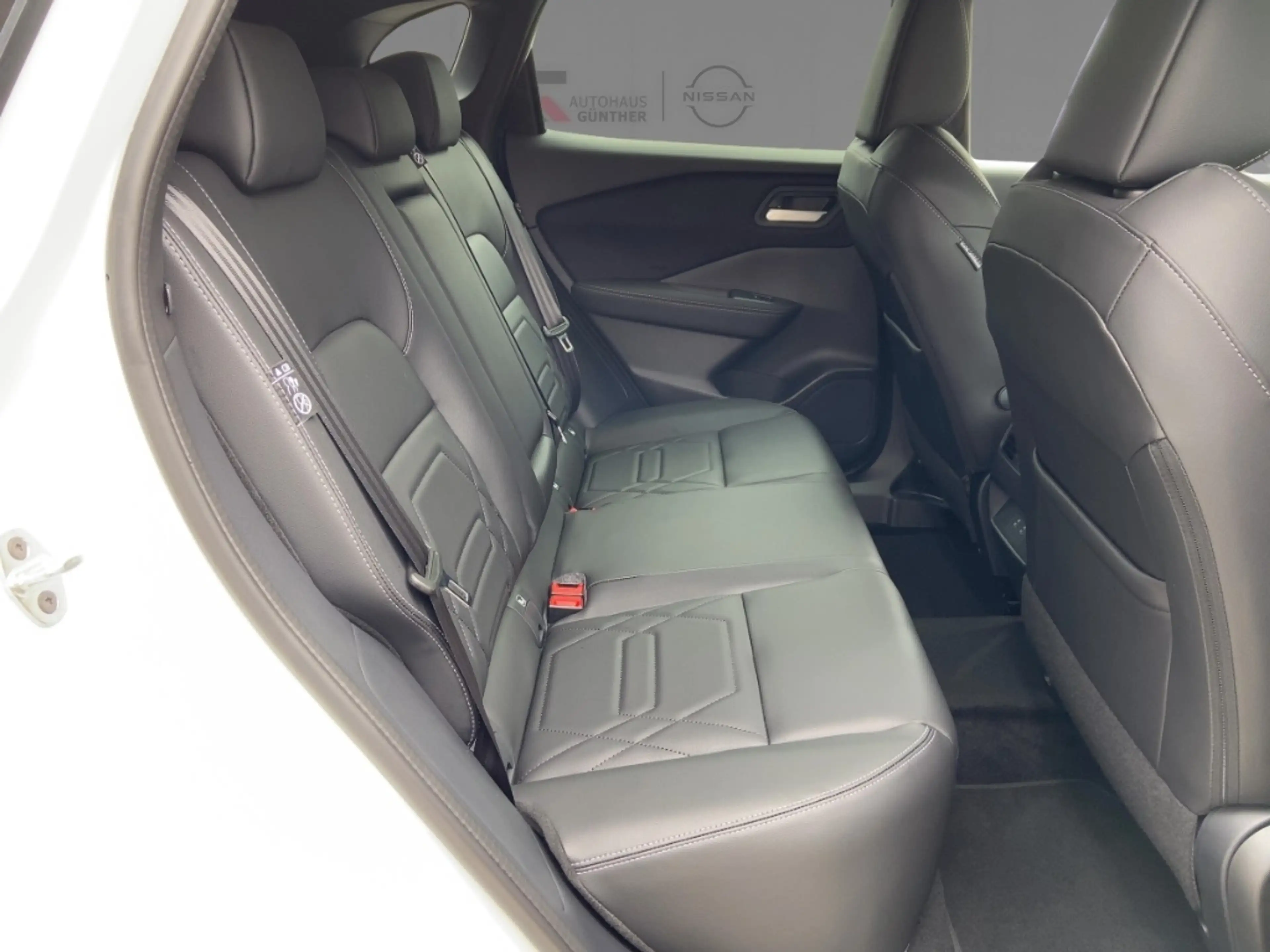 Nissan Qashqai 1.N-DESIGN 158PS Automatik Winter/Bose/PGD/AVM — photo 11