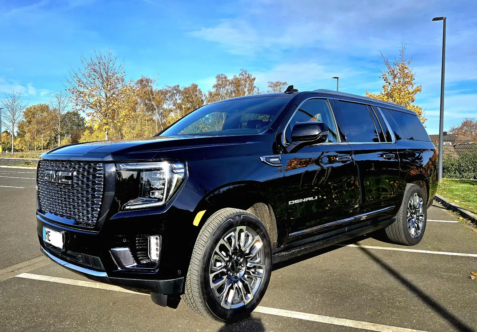 GMC Yukon Denali Schwarz - 2