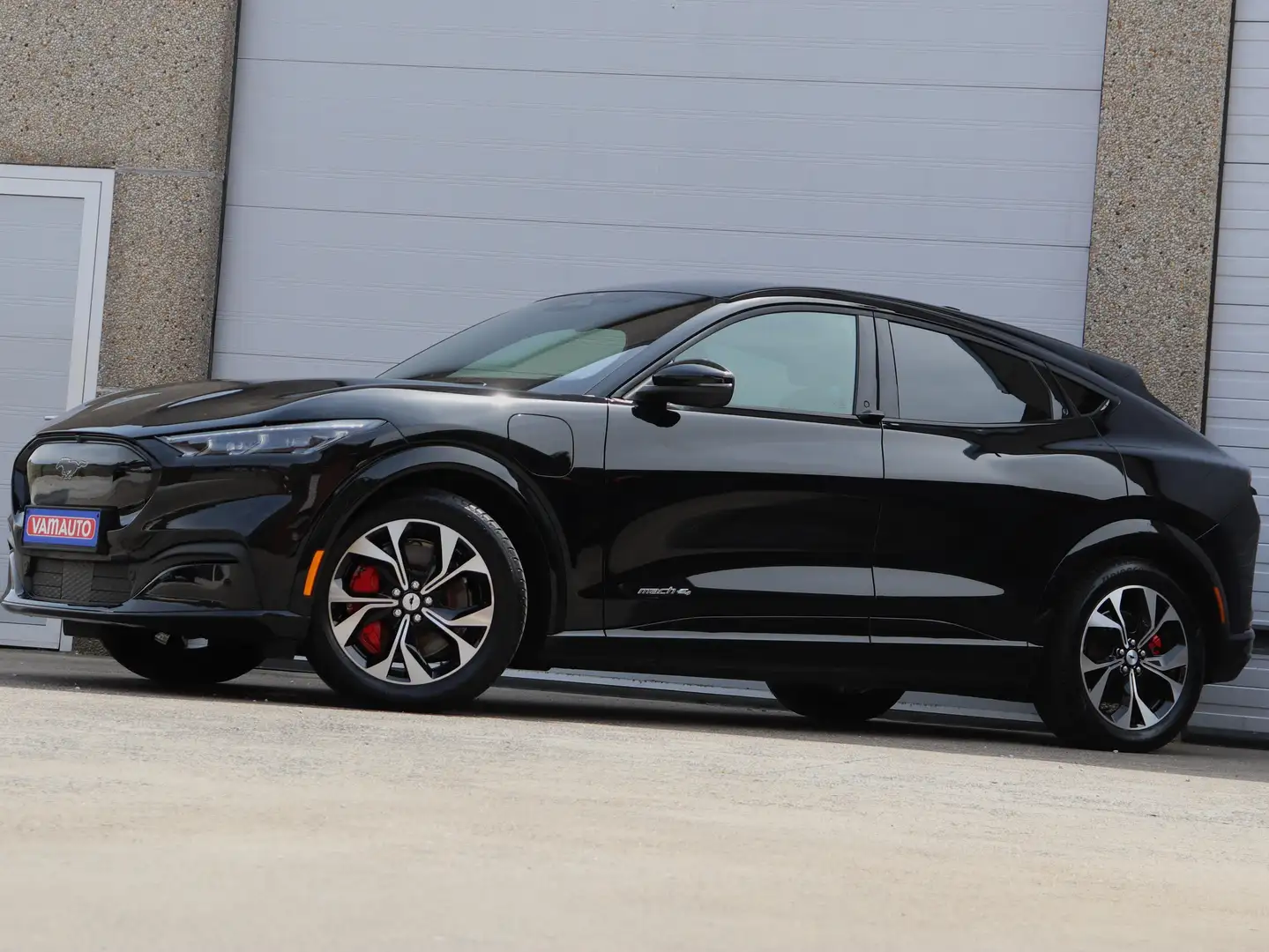 Ford Mustang Mach-E AWD Premium - Pano/Keyess/B&O/Memory/Leather/360 Zwart - 2