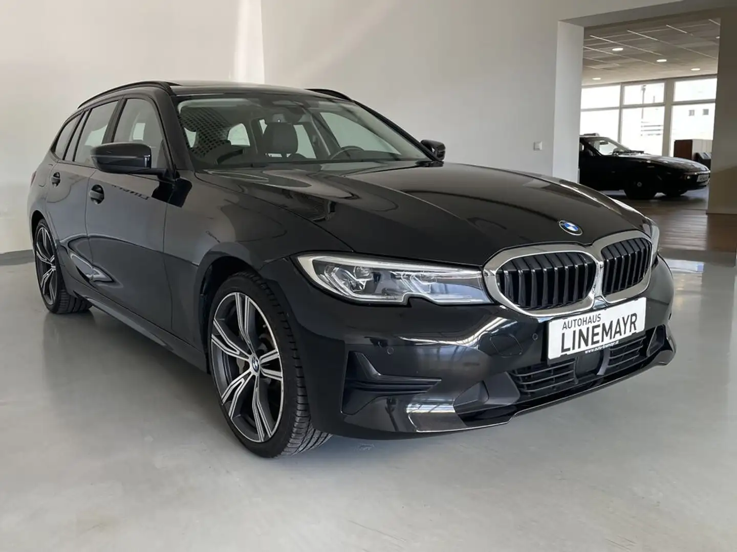 BMW 330 e xDrive  Touring Advantage Laserlicht Zwart - 2