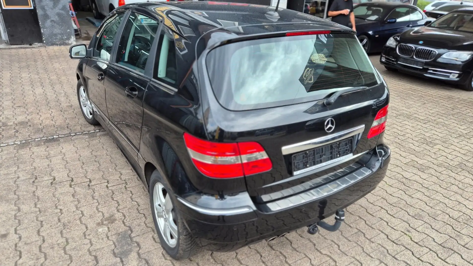 Mercedes-Benz B 200 B -Klasse Sondermodell Designo Sportpaket Noir - 2