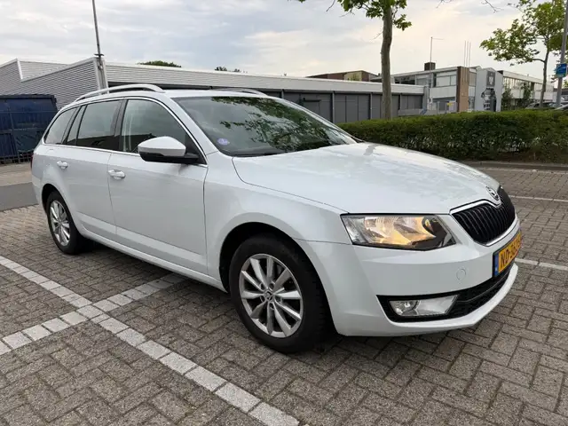 Skoda Octavia view 6