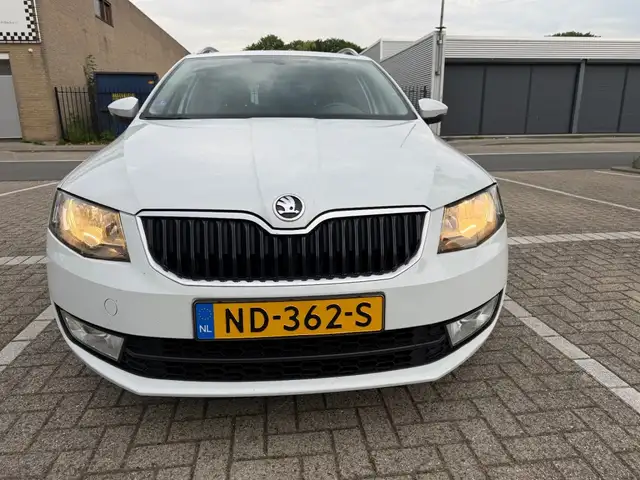 Skoda Octavia view 5