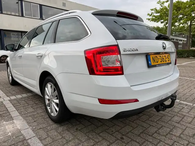 Skoda Octavia view 9