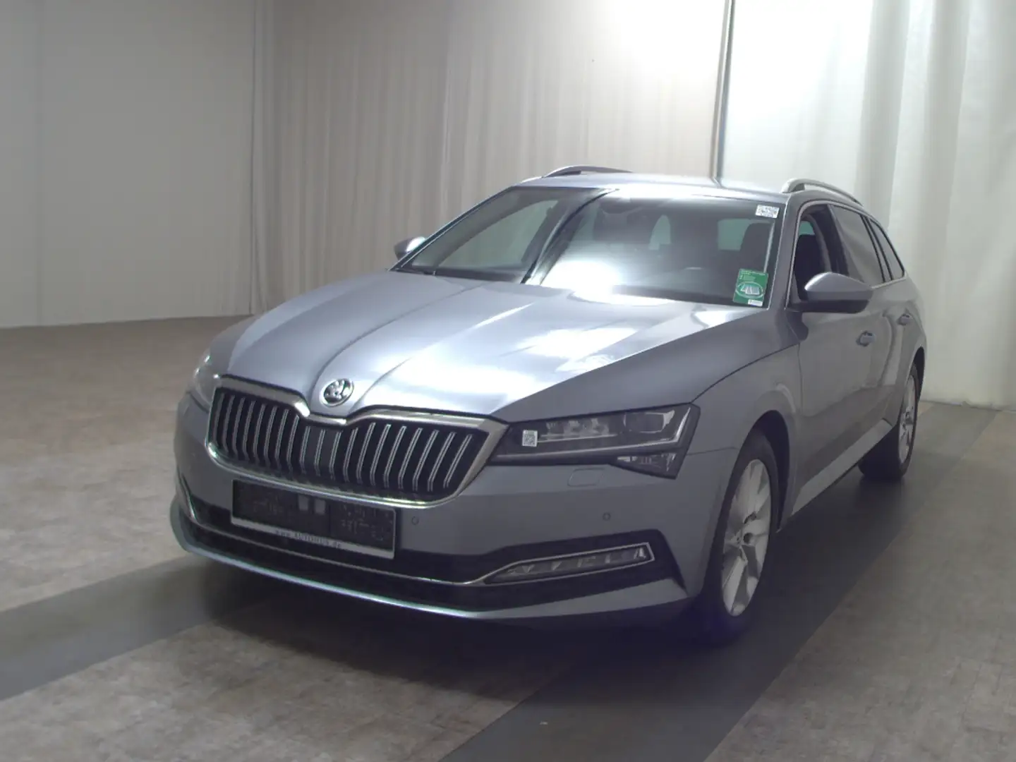 Skoda Superb Kombi 2.0 TDI Style Navi LED Leder AHK Gris - 2
