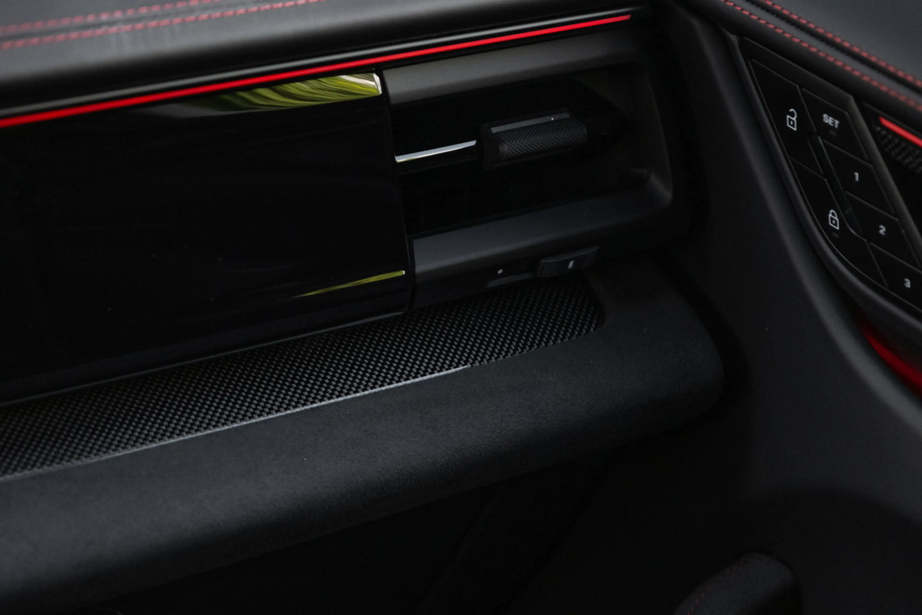 Porsche Macan GTS 18 Voudige Sportstoelen / 22 inch / Sport Desi — photo 47