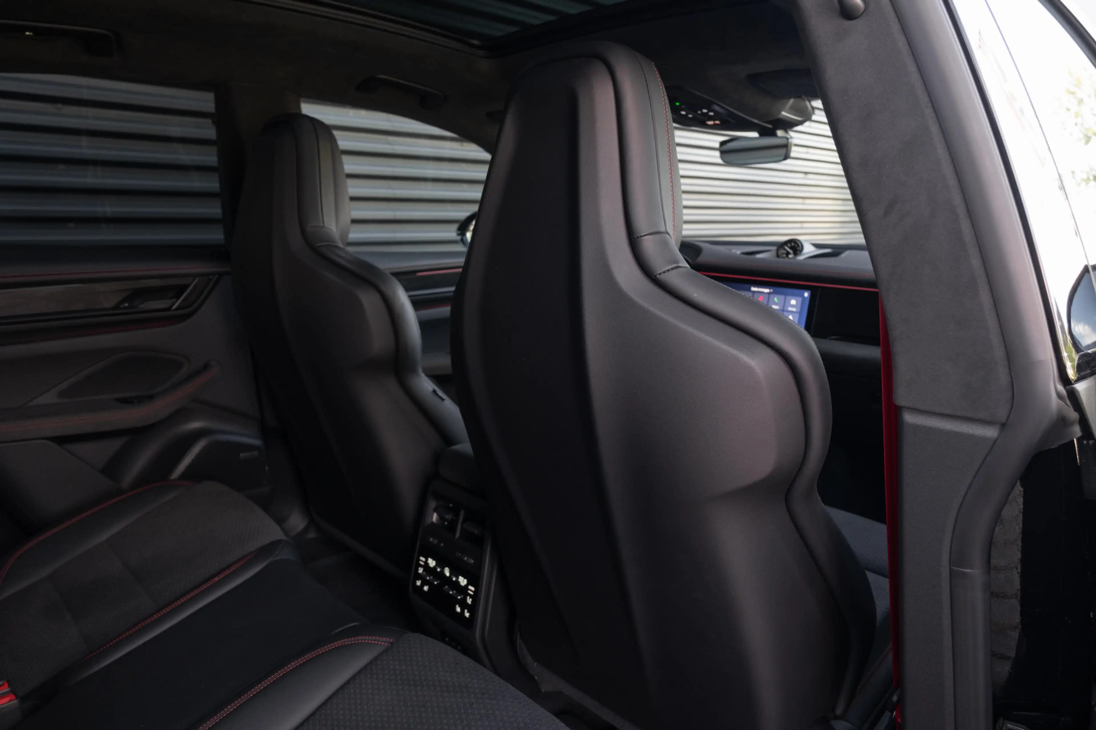 Porsche Macan GTS 18 Voudige Sportstoelen / 22 inch / Sport Desi — photo 29