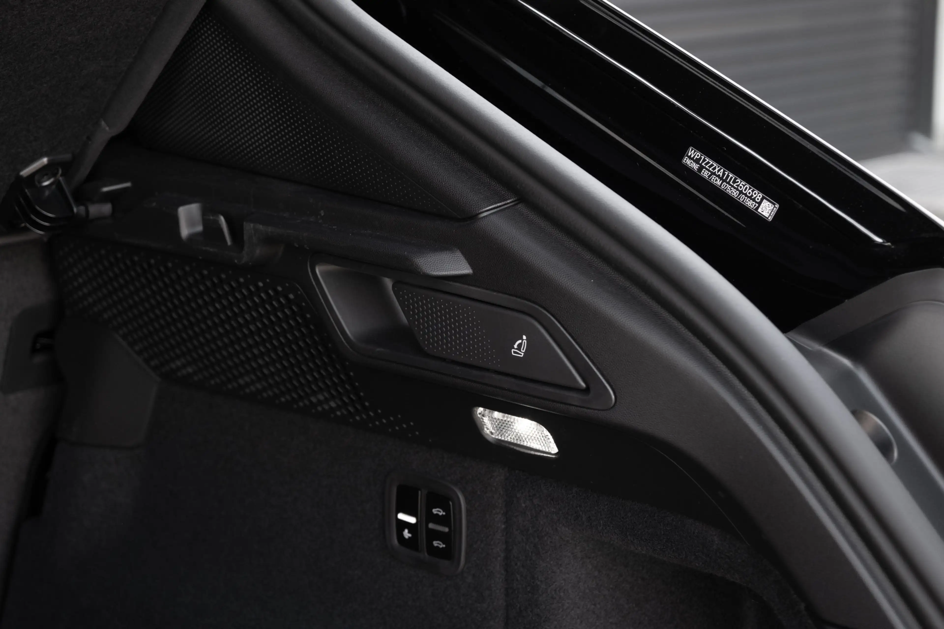 Porsche Macan GTS 18 Voudige Sportstoelen / 22 inch / Sport Desi — photo 43