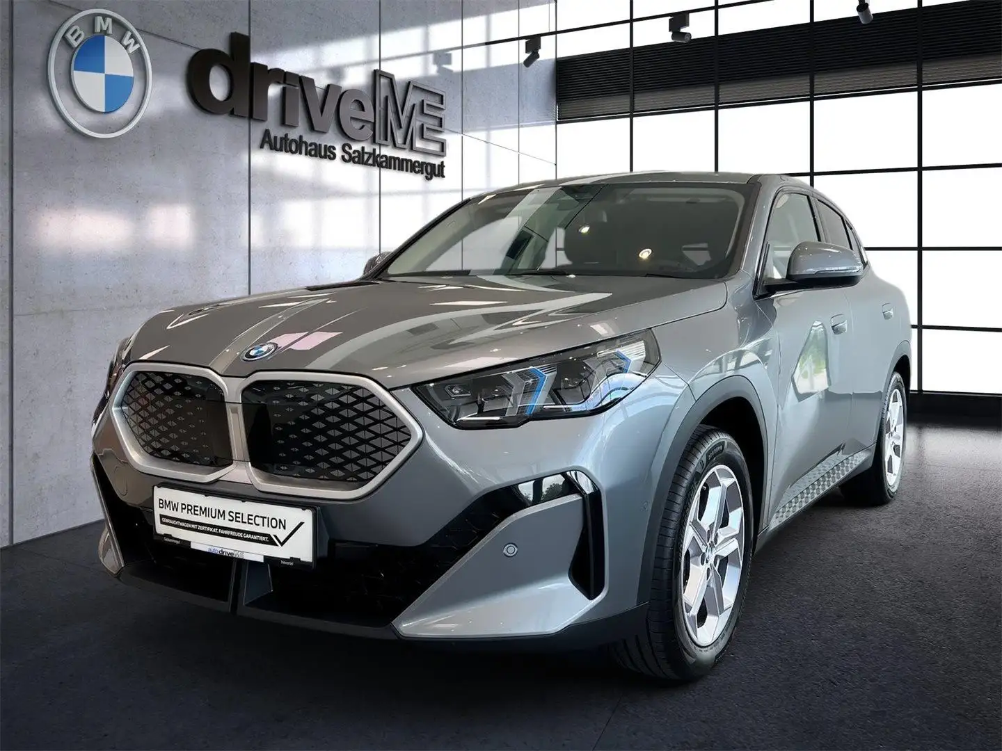 BMW iX2 eDrive20 64,8kWh Gri - 1