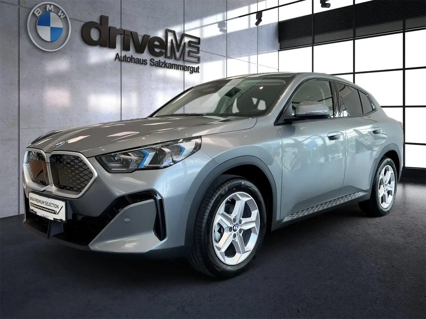 BMW iX2 eDrive20 64,8kWh Gri - 2