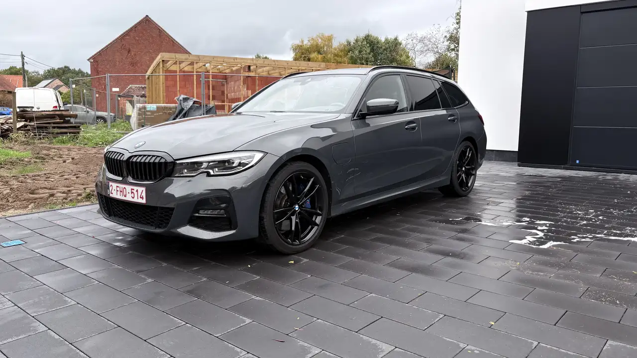 BMW 330
