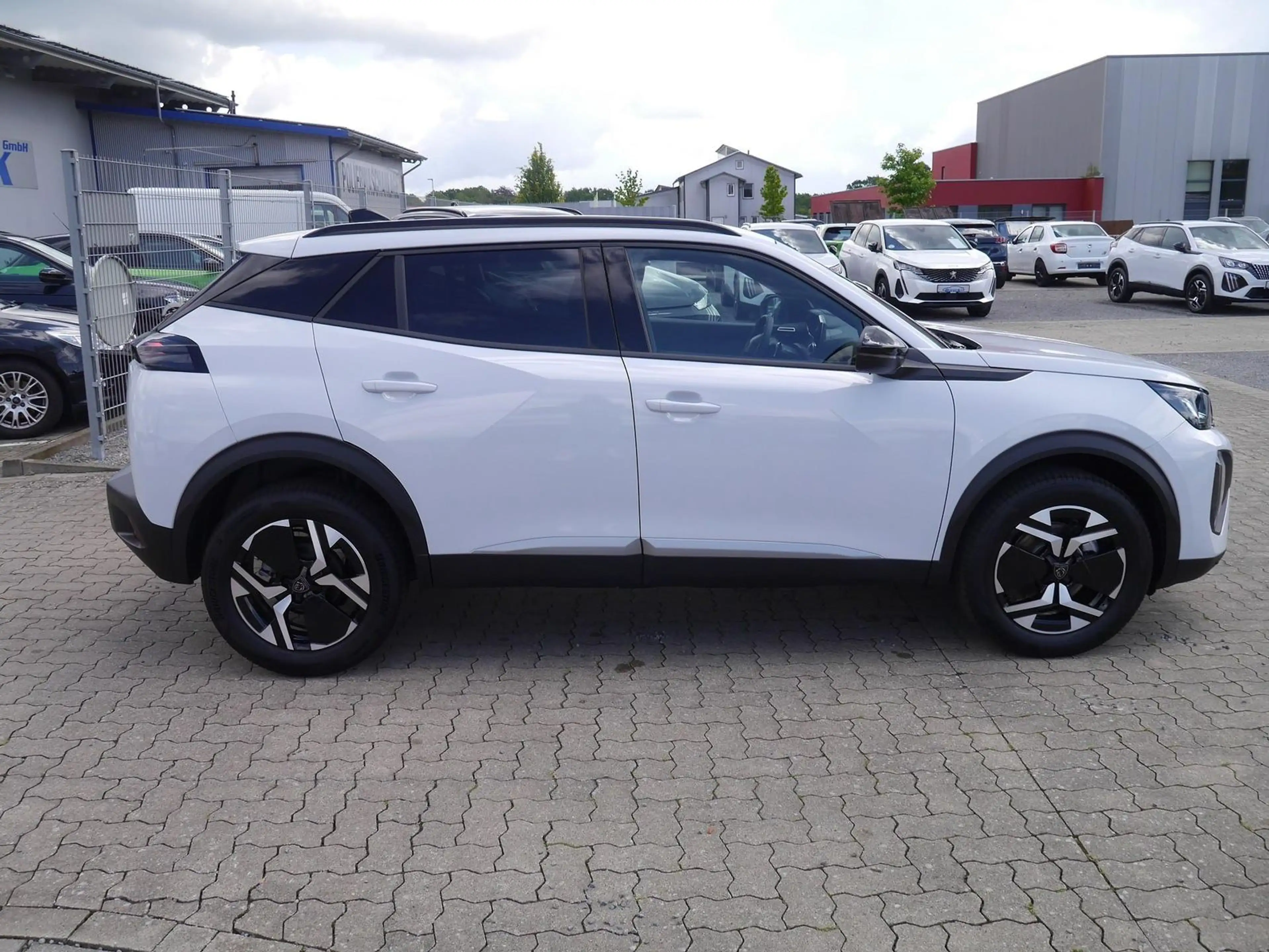 Peugeot 2008 Hybrid 145 Allure APP-Navi/LED/SHZ/PDC — photo 12