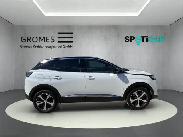 Peugeot 3008 view 2