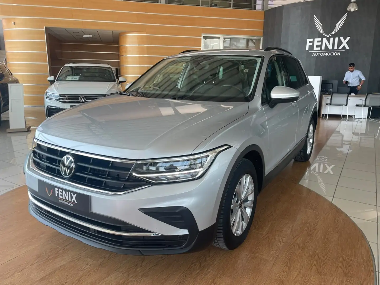 Volkswagen Tiguan 2.0TDI Life DSG 110kW Plateado - 1