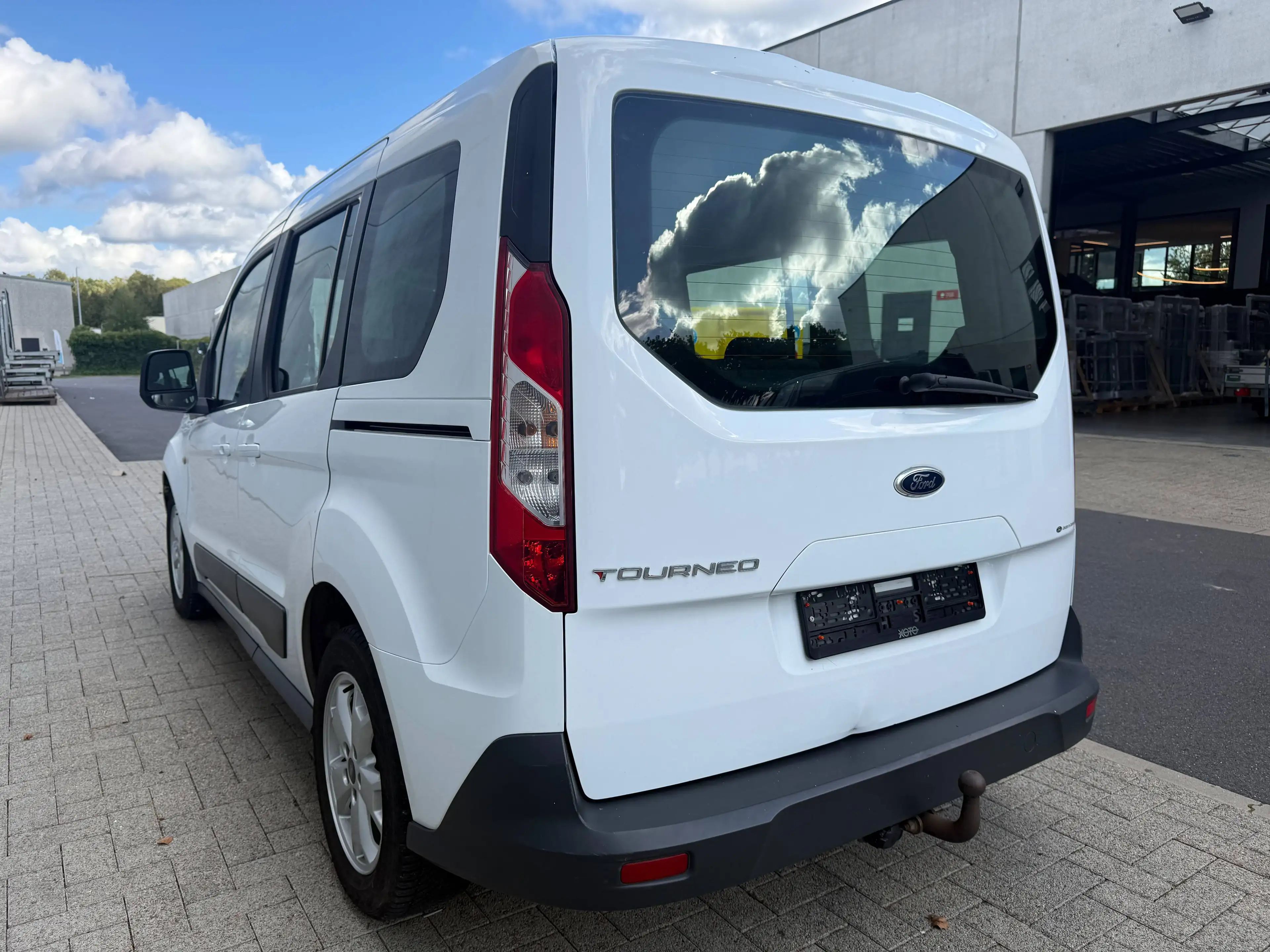Ford Tourneo Connect Tourneo Connect 1.5 TDCi Ambiente (EU6) — photo 3