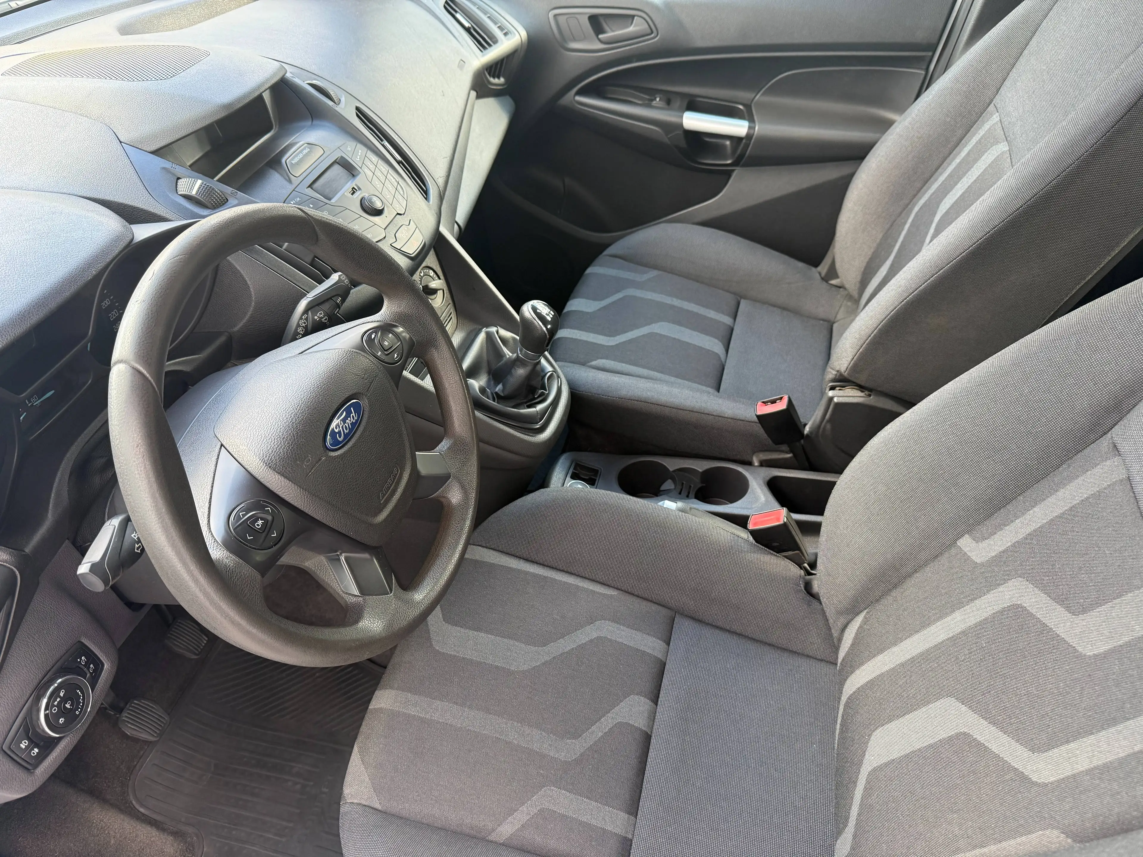 Ford Tourneo Connect Tourneo Connect 1.5 TDCi Ambiente (EU6) — photo 6
