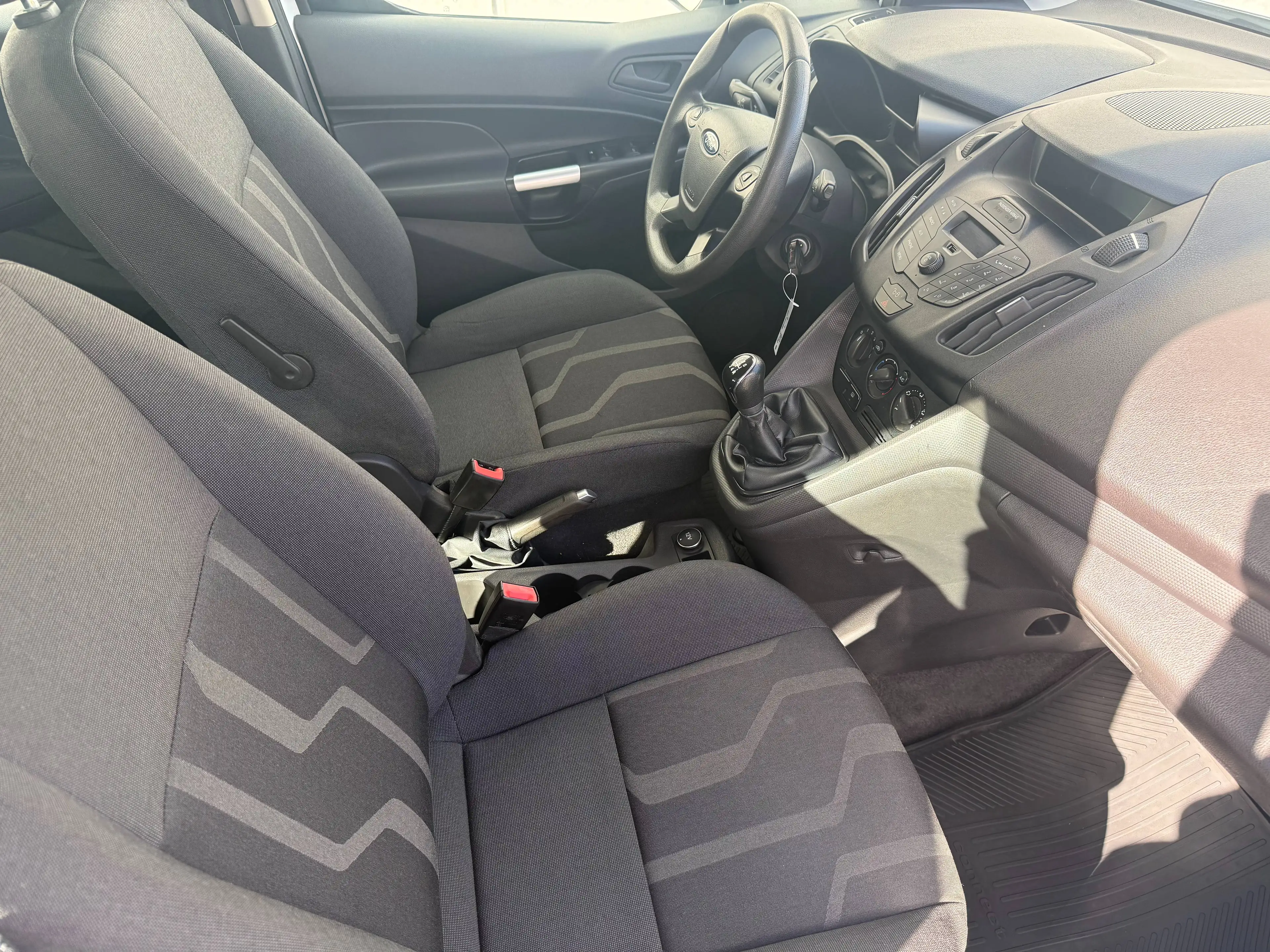 Ford Tourneo Connect Tourneo Connect 1.5 TDCi Ambiente (EU6) — photo 9