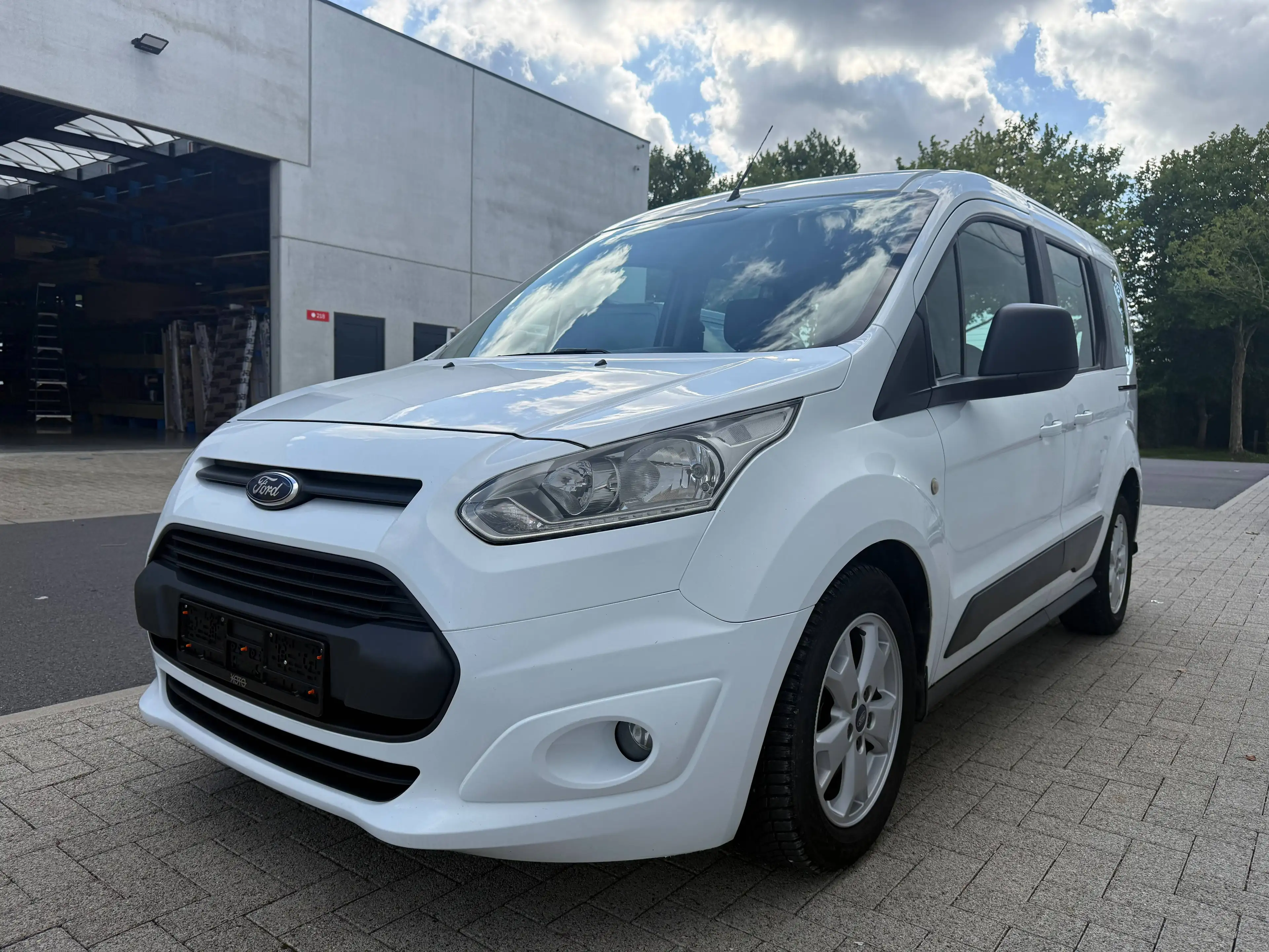 Ford Tourneo Connect Tourneo Connect 1.5 TDCi Ambiente (EU6) — photo 2