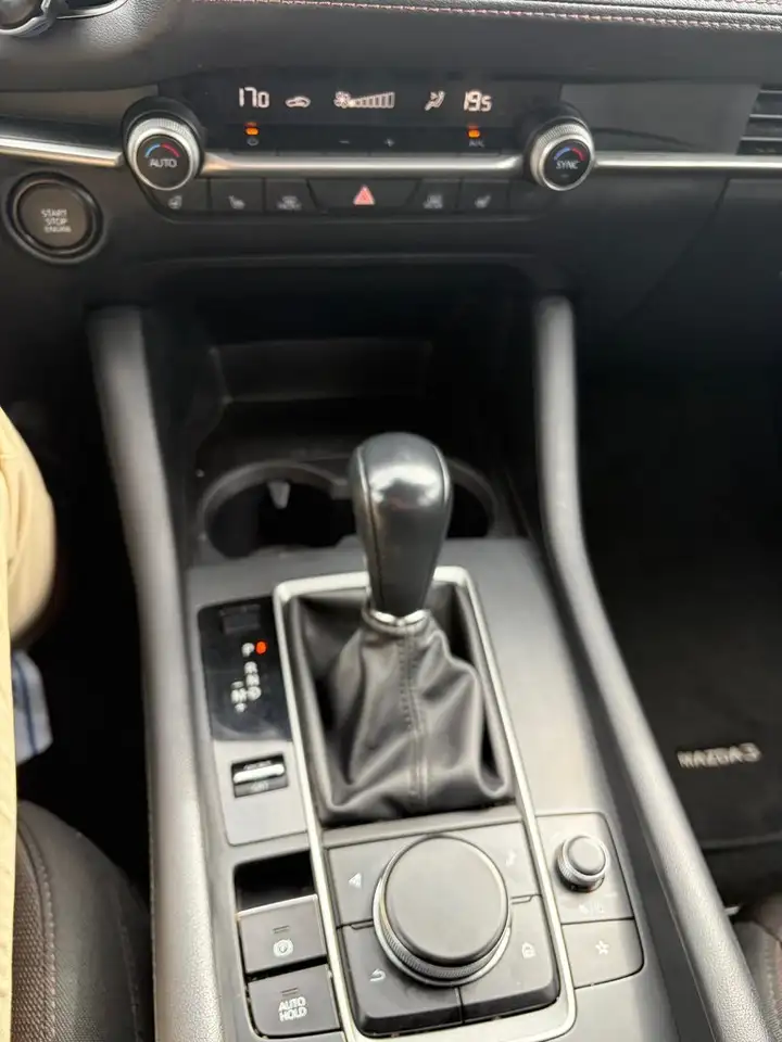 Mazda 3 снимка Mazda 3