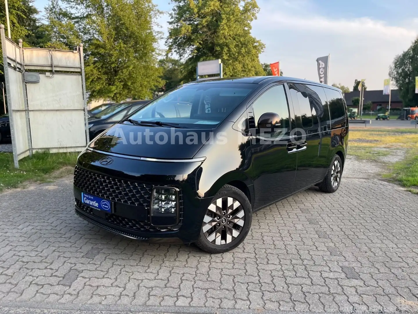 Hyundai STARIA Signature 2.2CRDI/360°Kamera/ 7 Sitzer/ Schwarz - 1