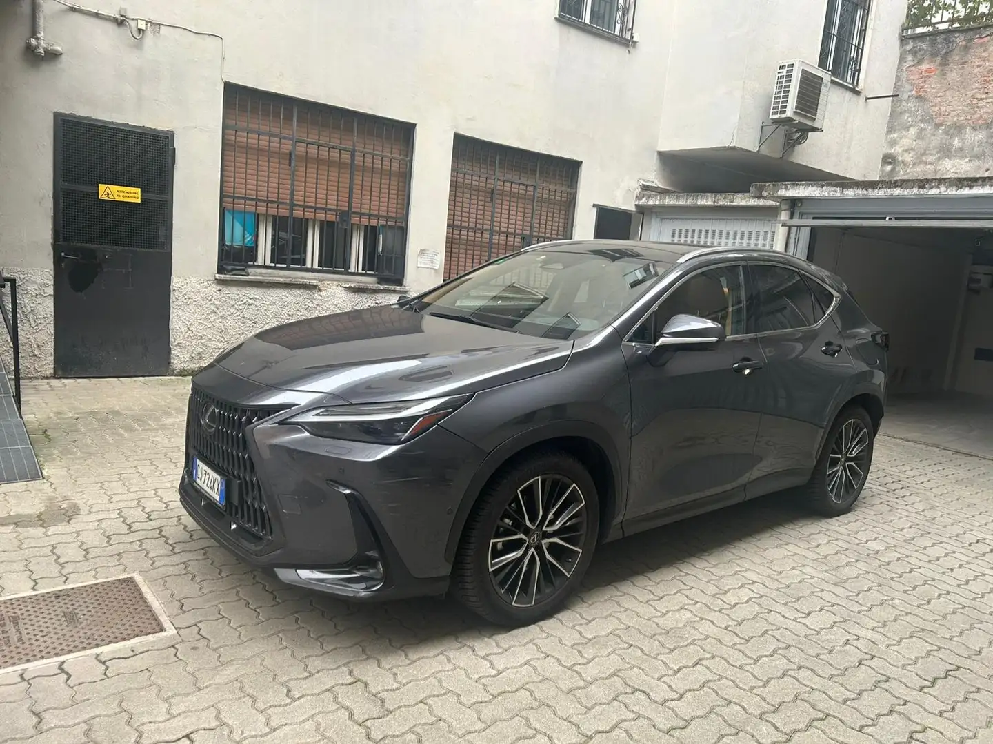Lexus NX 350h Luxusury Grigio - 2