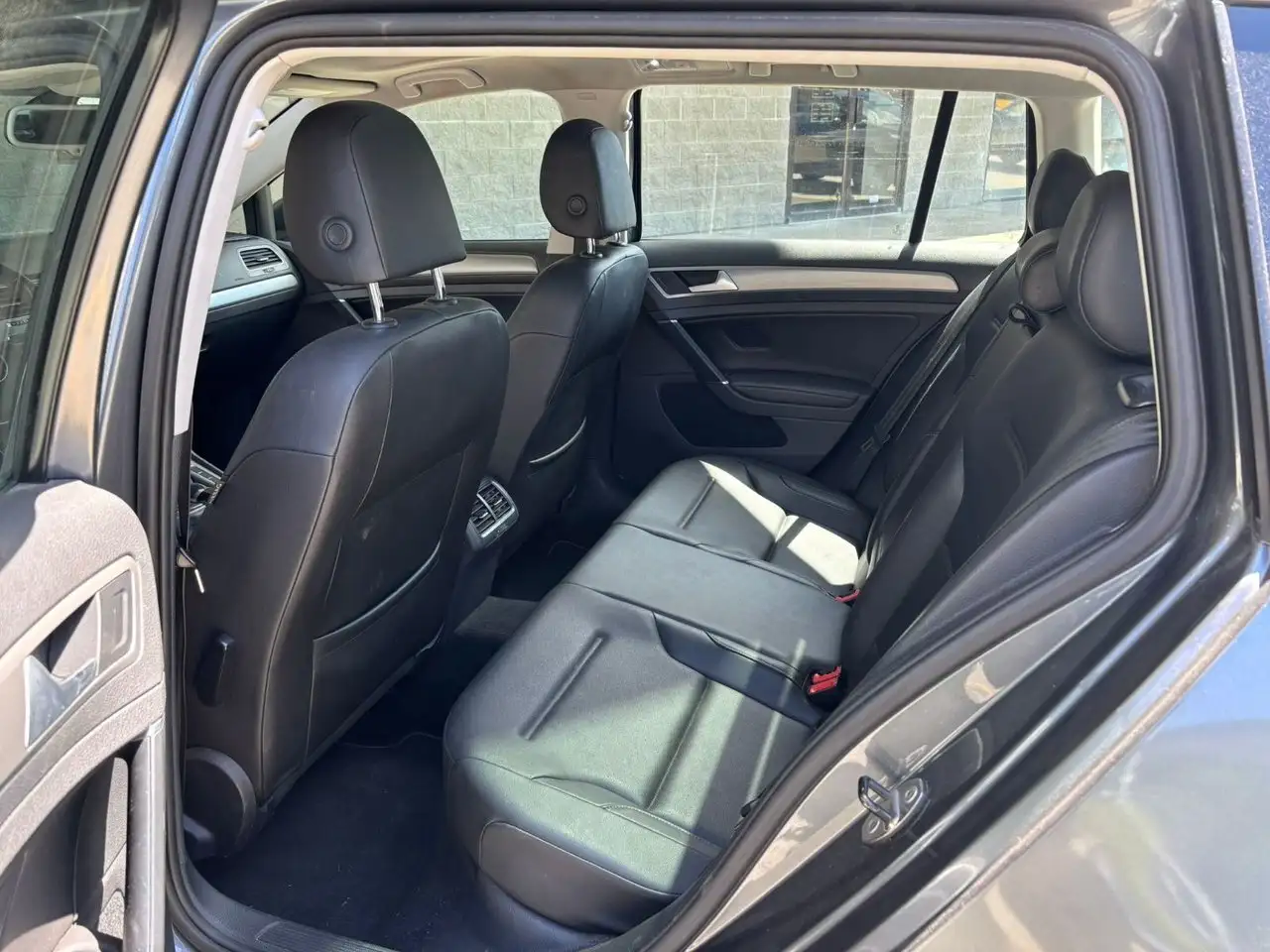 Volkswagen Golf photo Volkswagen Golf
