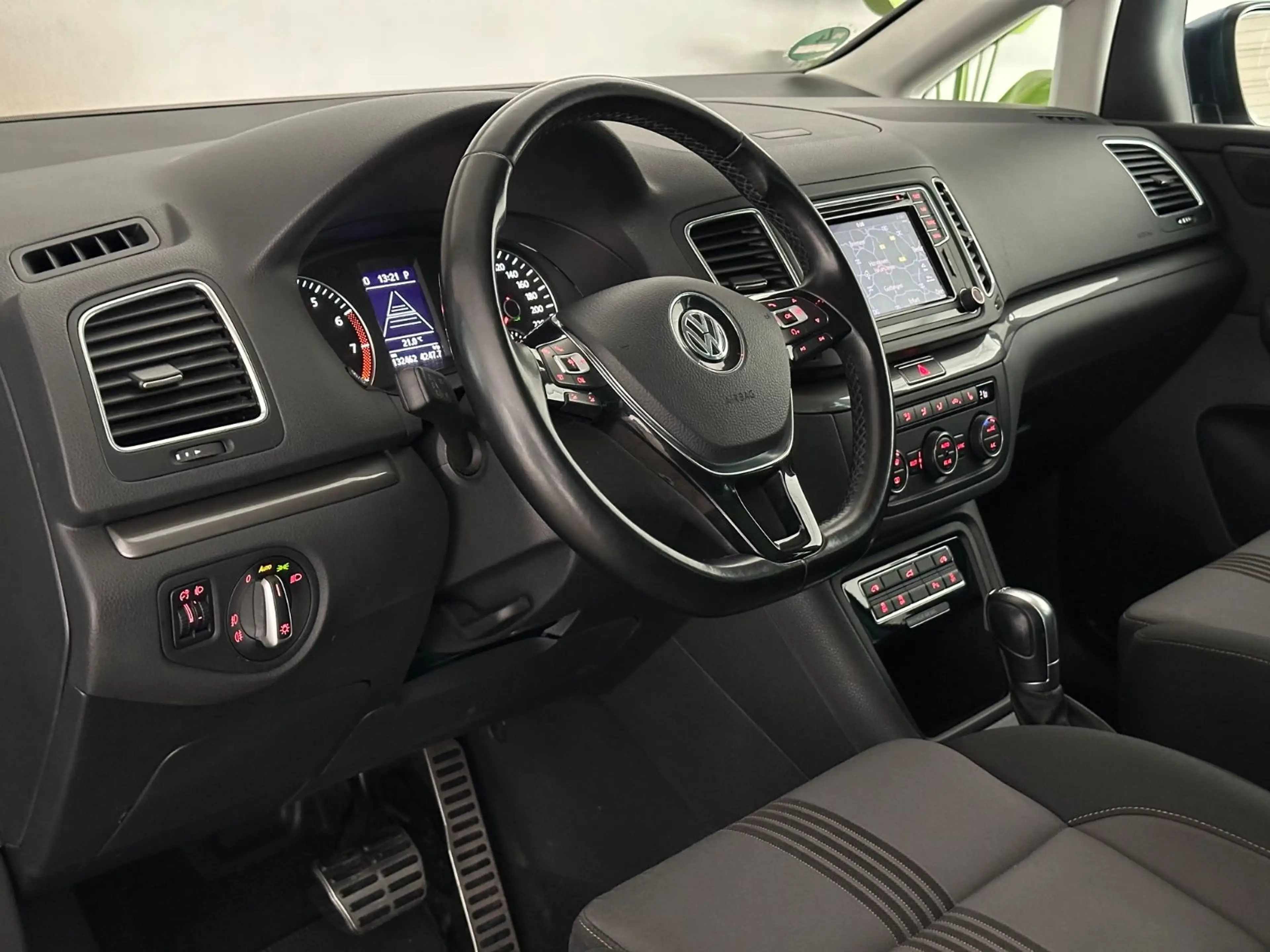 Volkswagen Sharan Allstar BMT/DSG/Navi/ACC/AHK/SHZ/PDC — photo 11