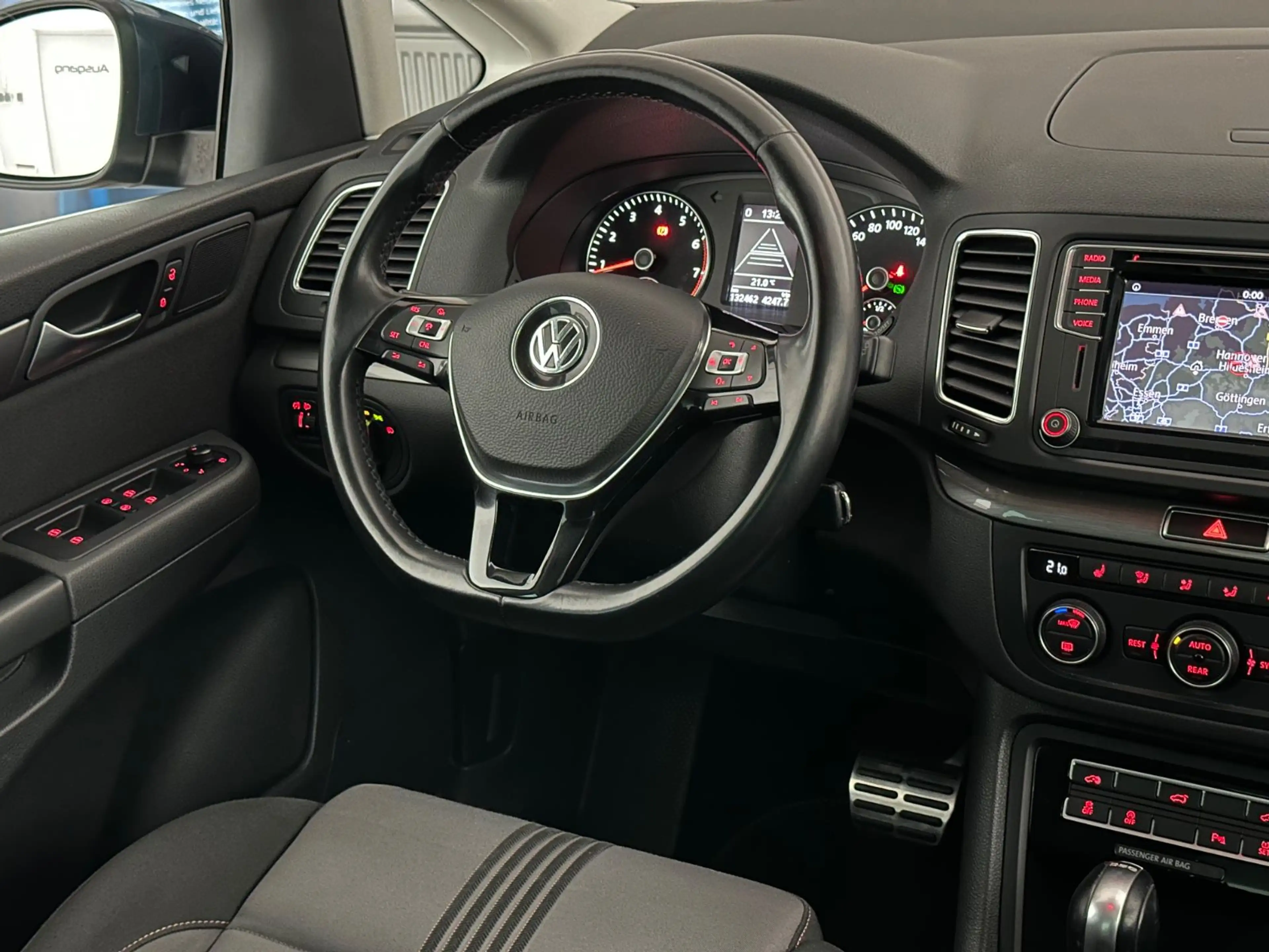 Volkswagen Sharan Allstar BMT/DSG/Navi/ACC/AHK/SHZ/PDC — photo 21