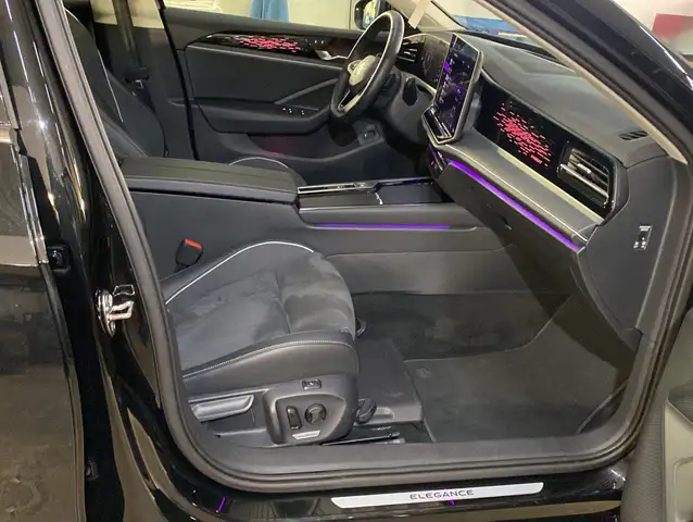 Volkswagen Passat view 14