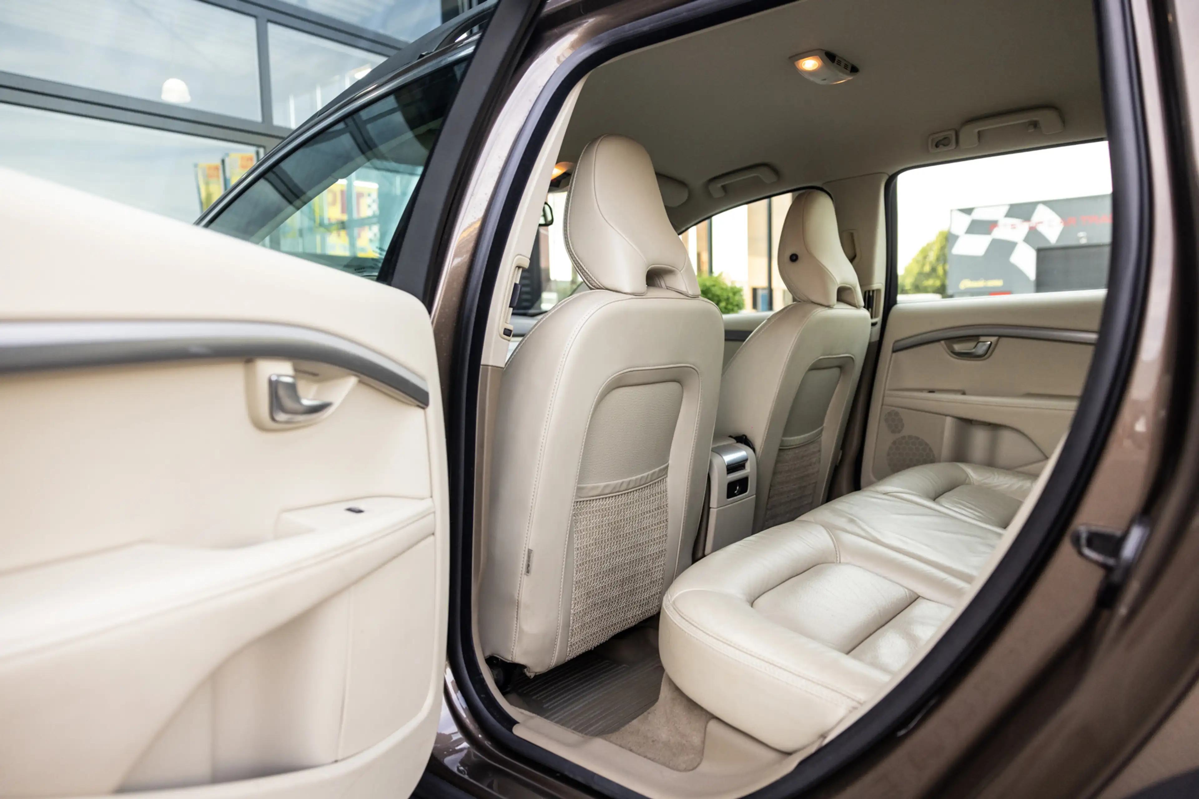 Volvo XC70 2.4 D5 Summum AWD, NL Auto, Apple Carplay, Facelif — photo 13